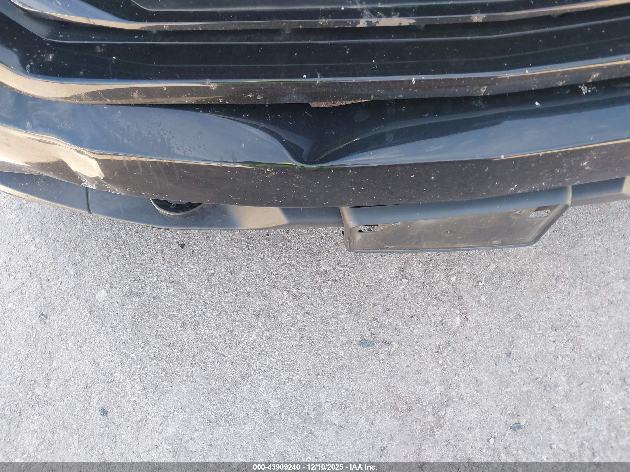 CHEVROLET SILVERADO image 6