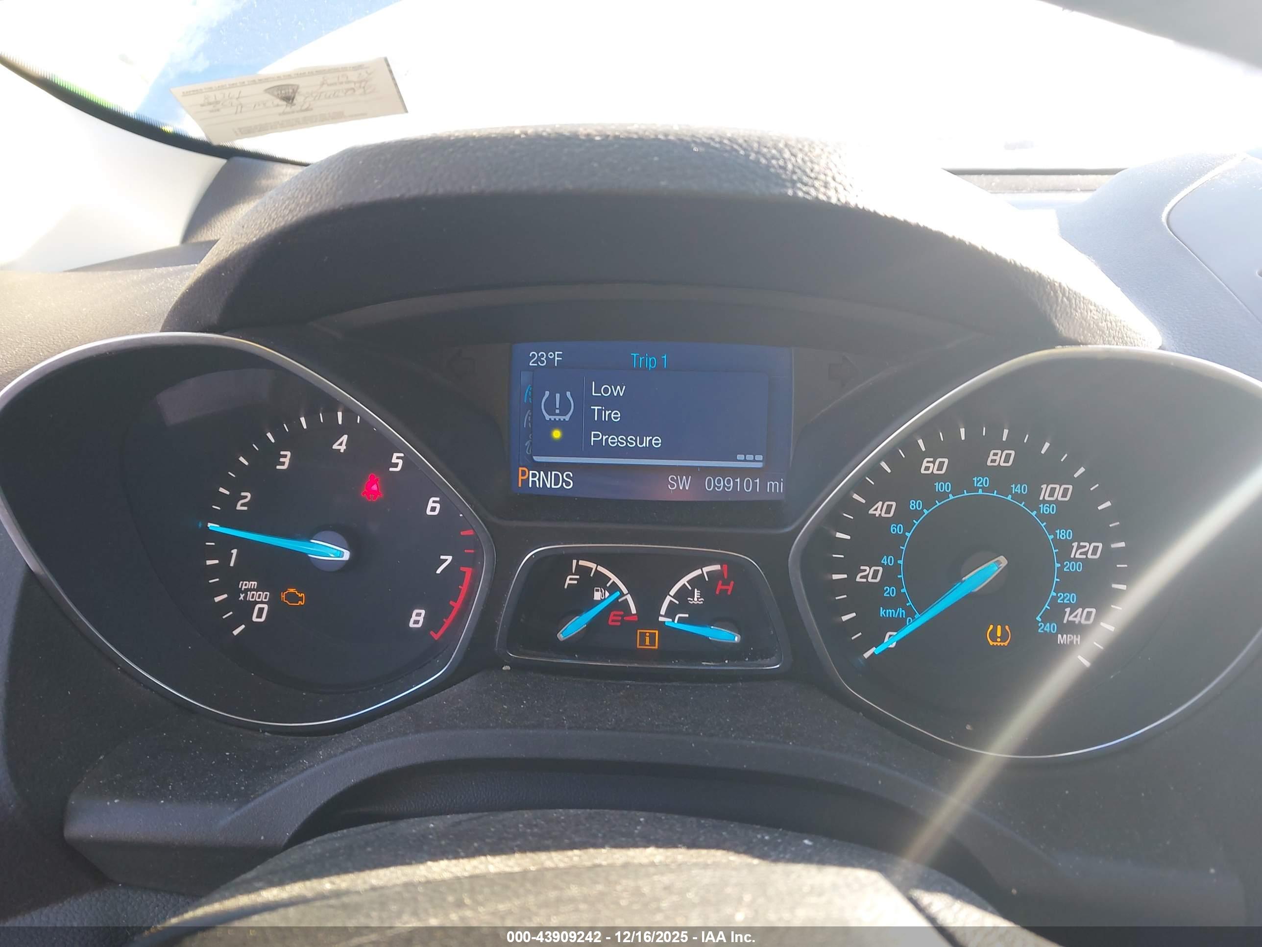 FORD ESCAPE image 7