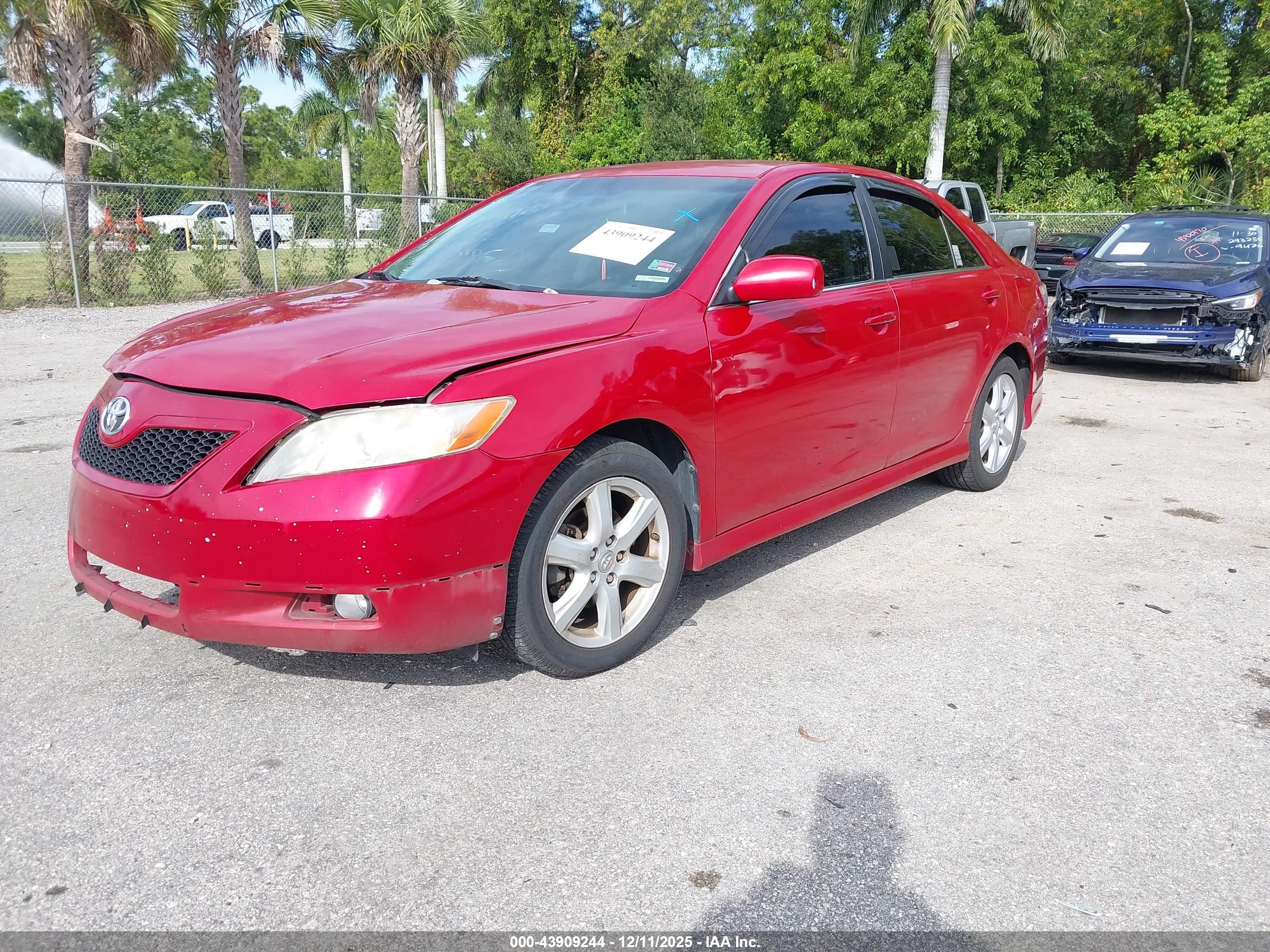 TOYOTA CAMRY image 2