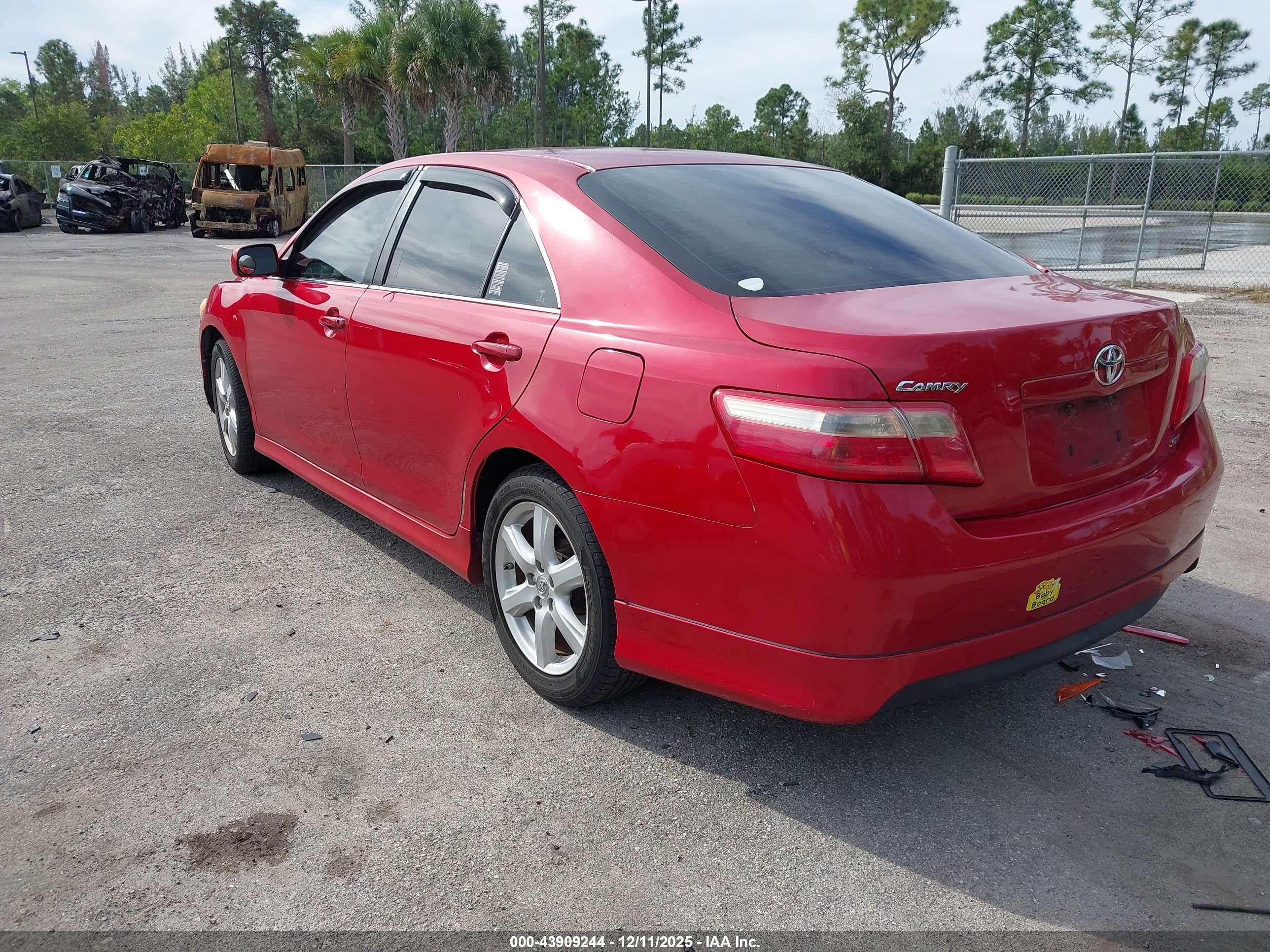 TOYOTA CAMRY image 3
