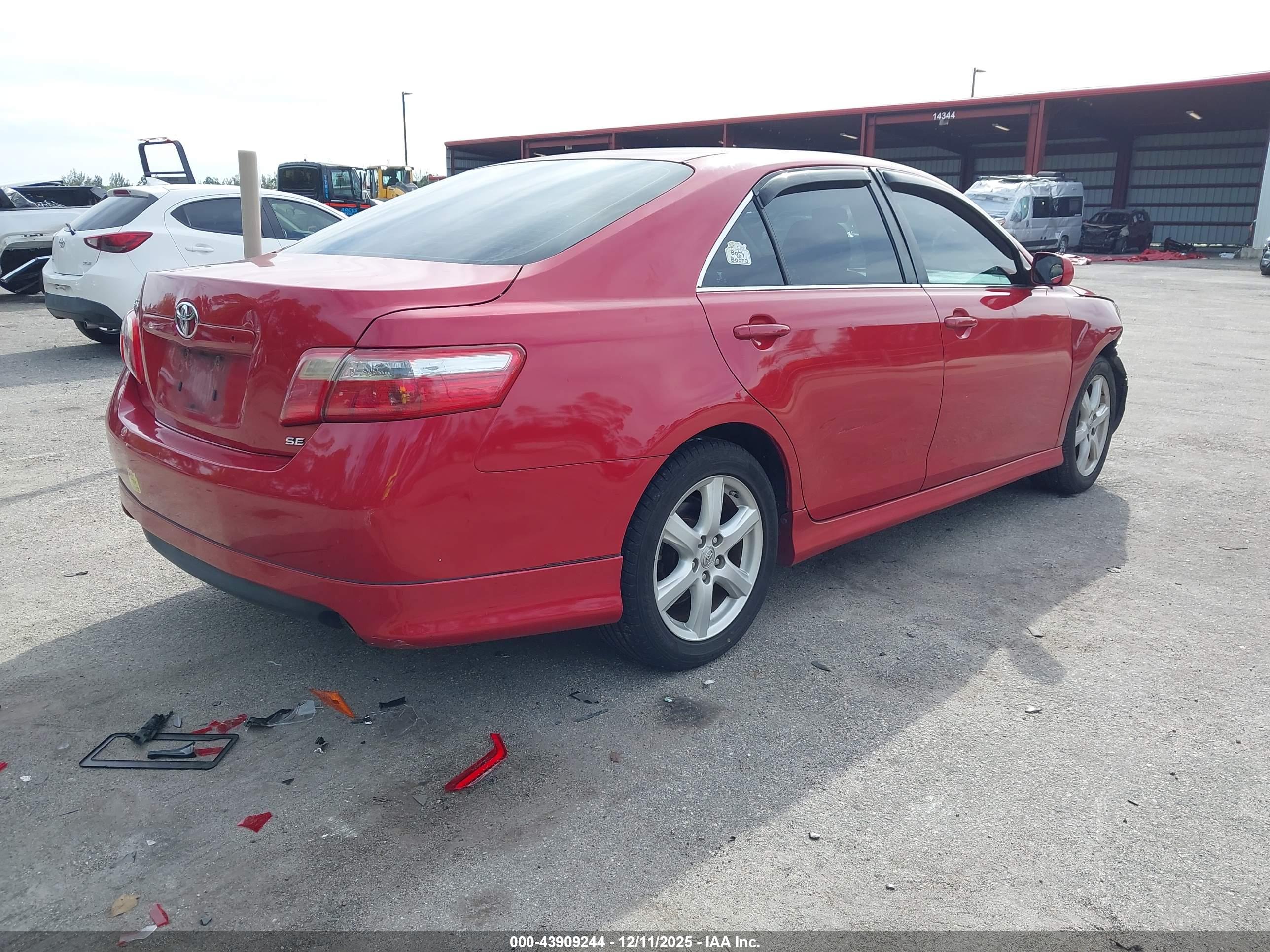 TOYOTA CAMRY image 4