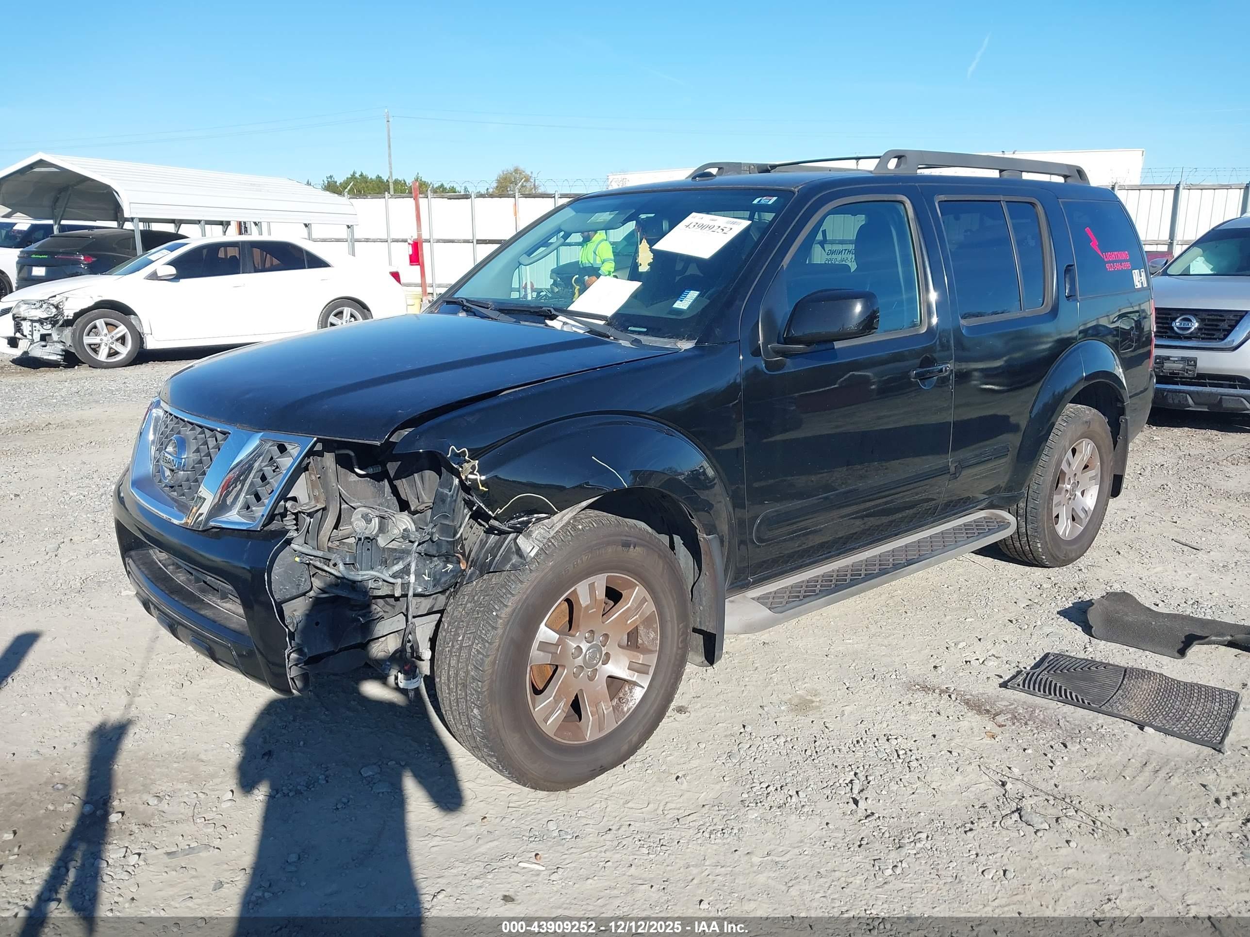 NISSAN PATHFINDER image 2
