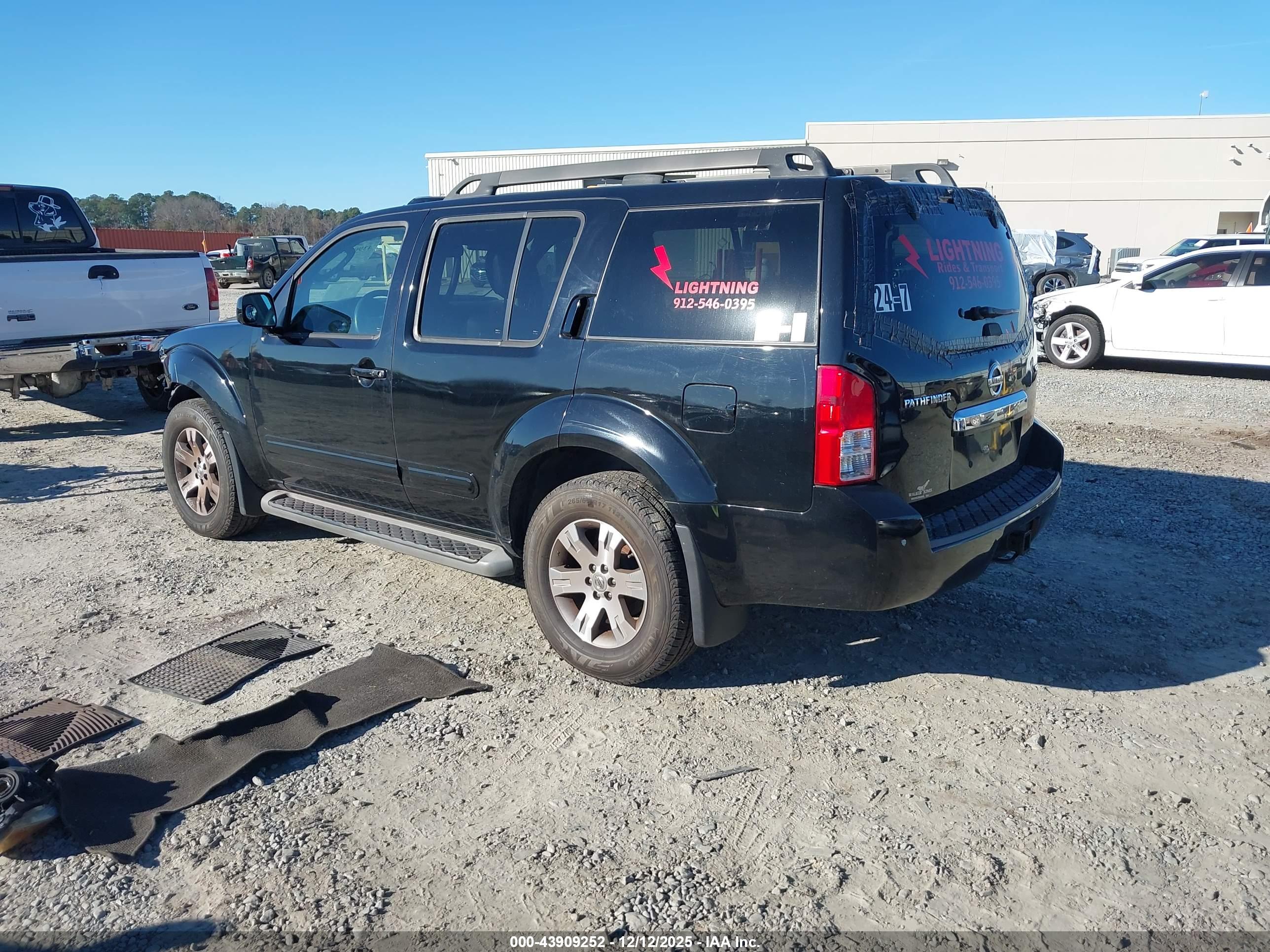 NISSAN PATHFINDER image 3
