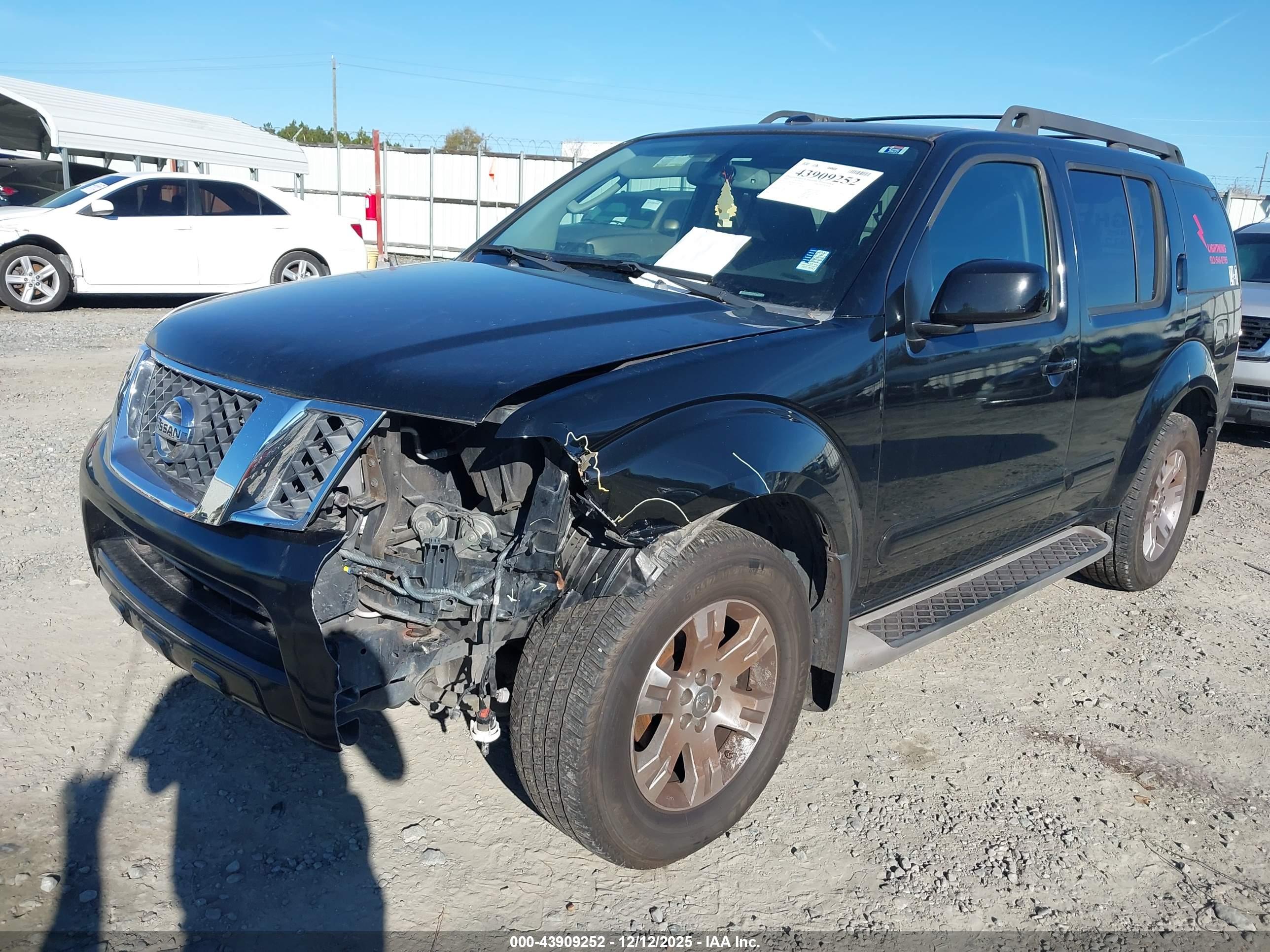 NISSAN PATHFINDER image 6