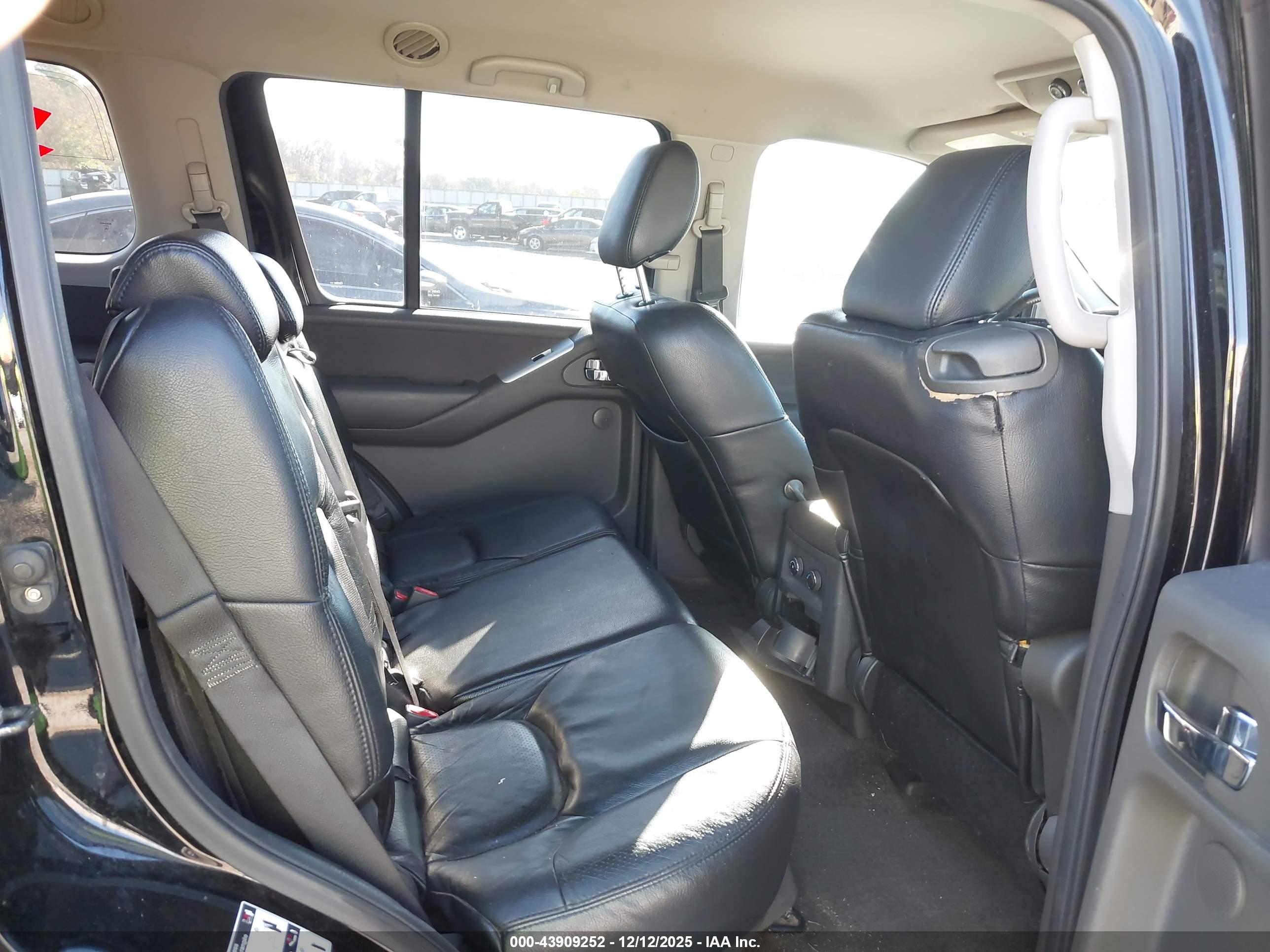 NISSAN PATHFINDER image 8