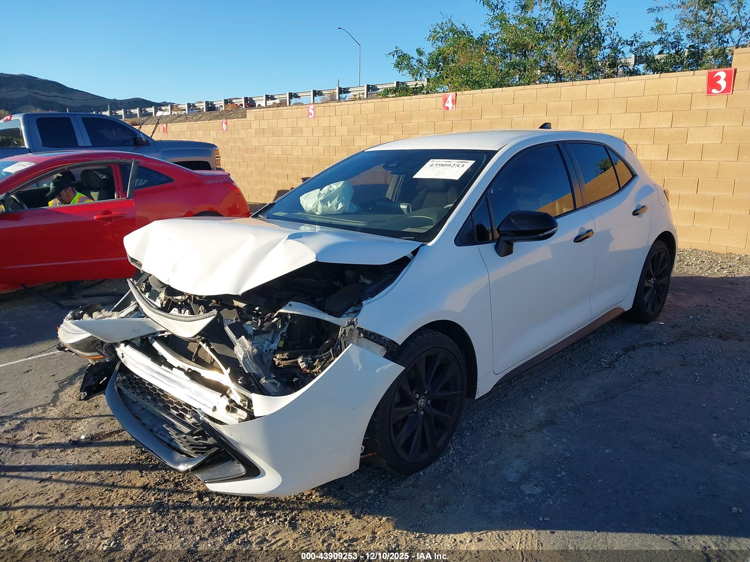 TOYOTA COROLLA image 2