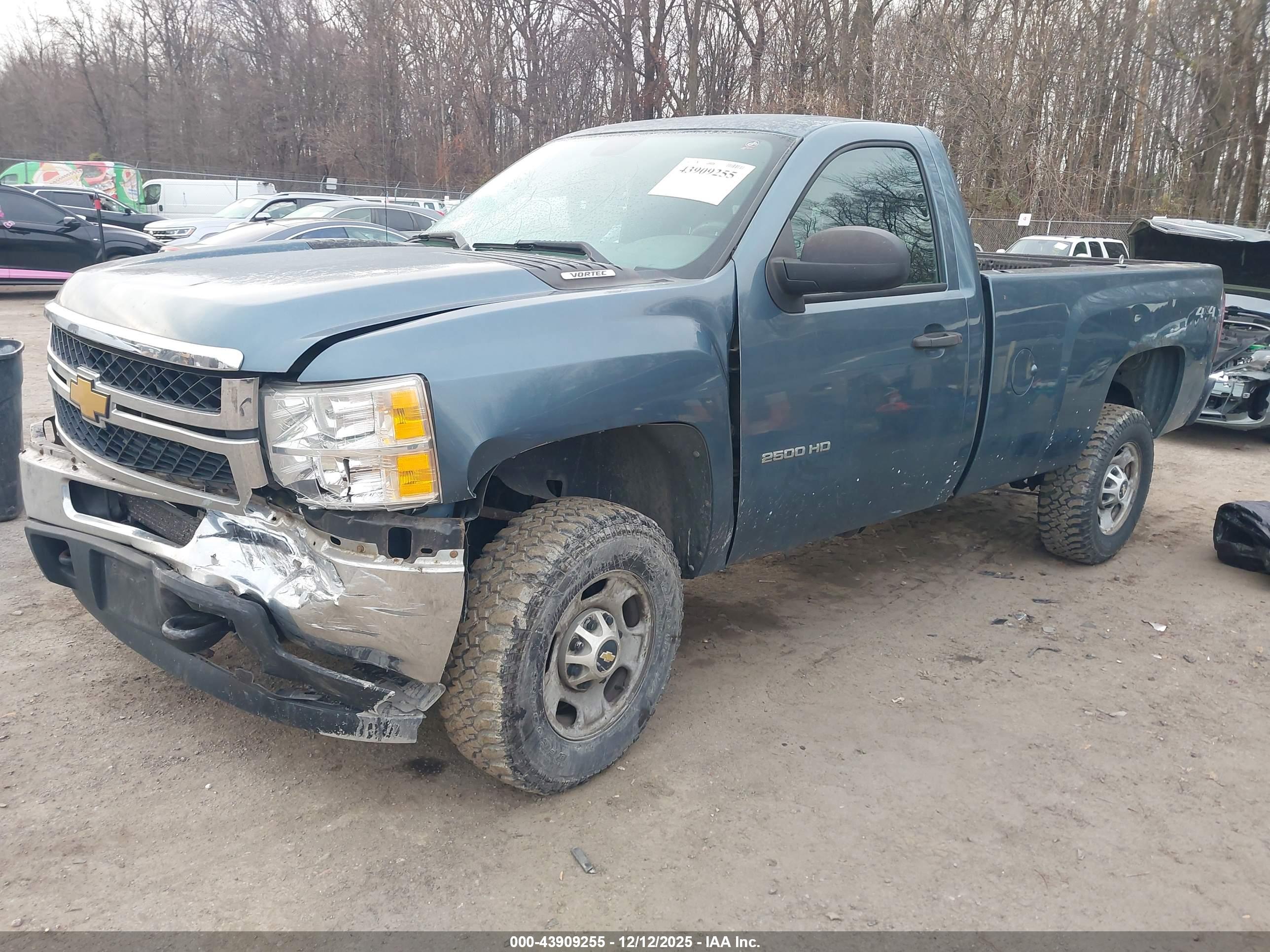 CHEVROLET SILVERADO image 2