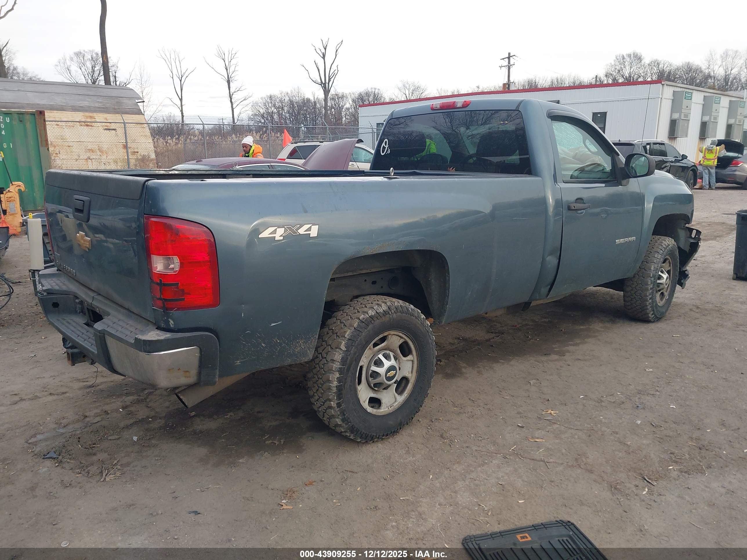 CHEVROLET SILVERADO image 4