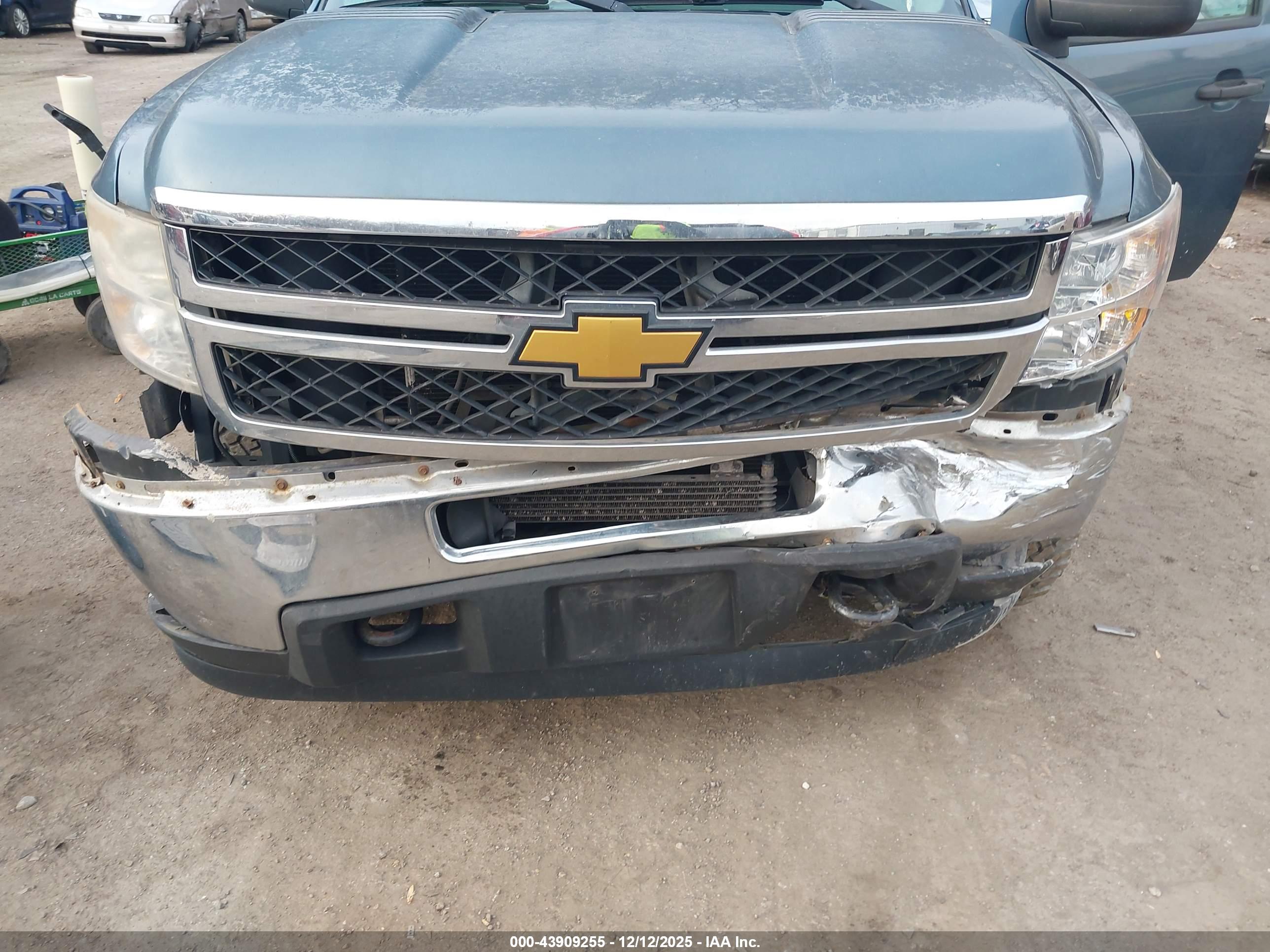 CHEVROLET SILVERADO image 6