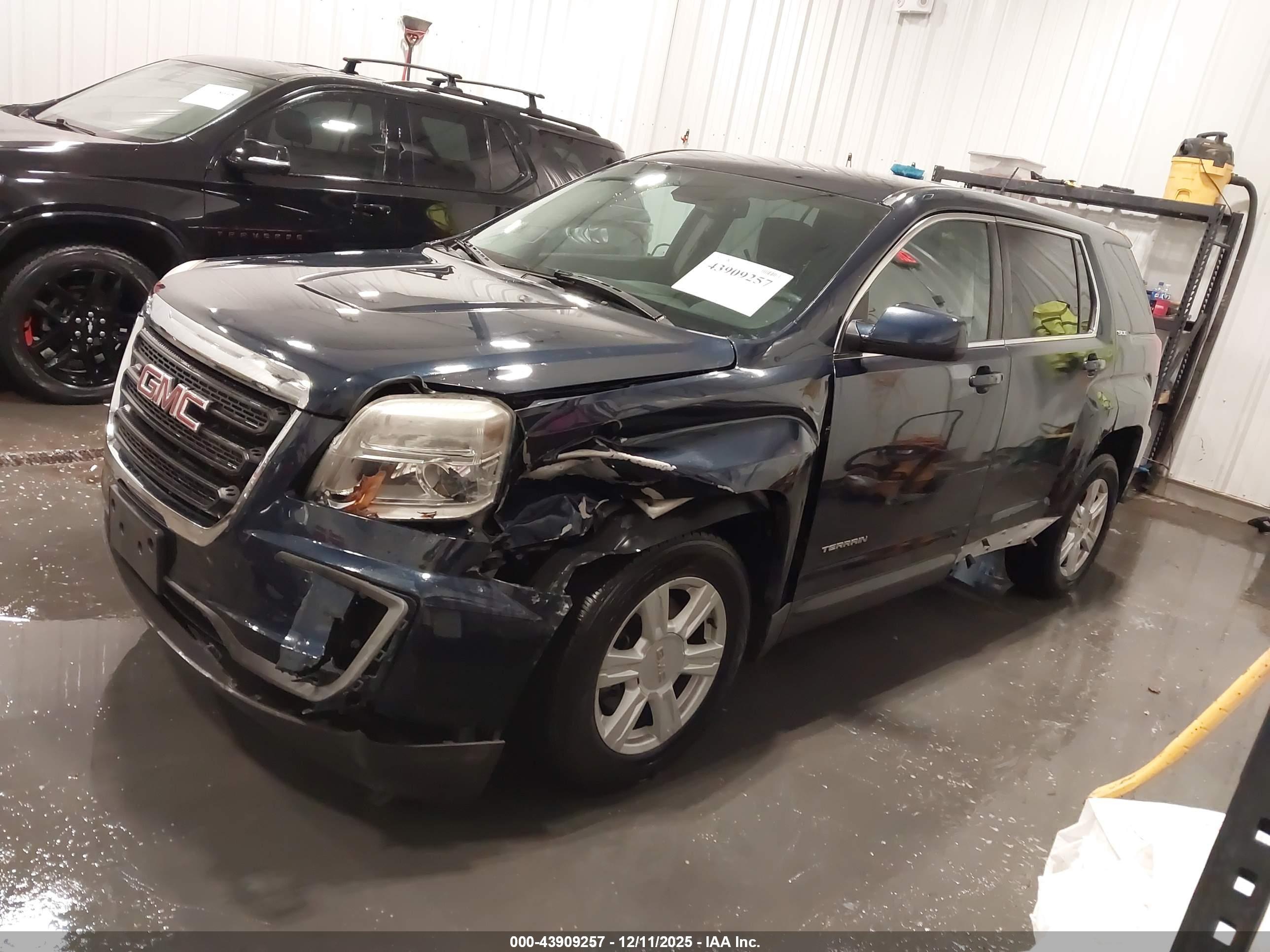 GMC TERRAIN image 2