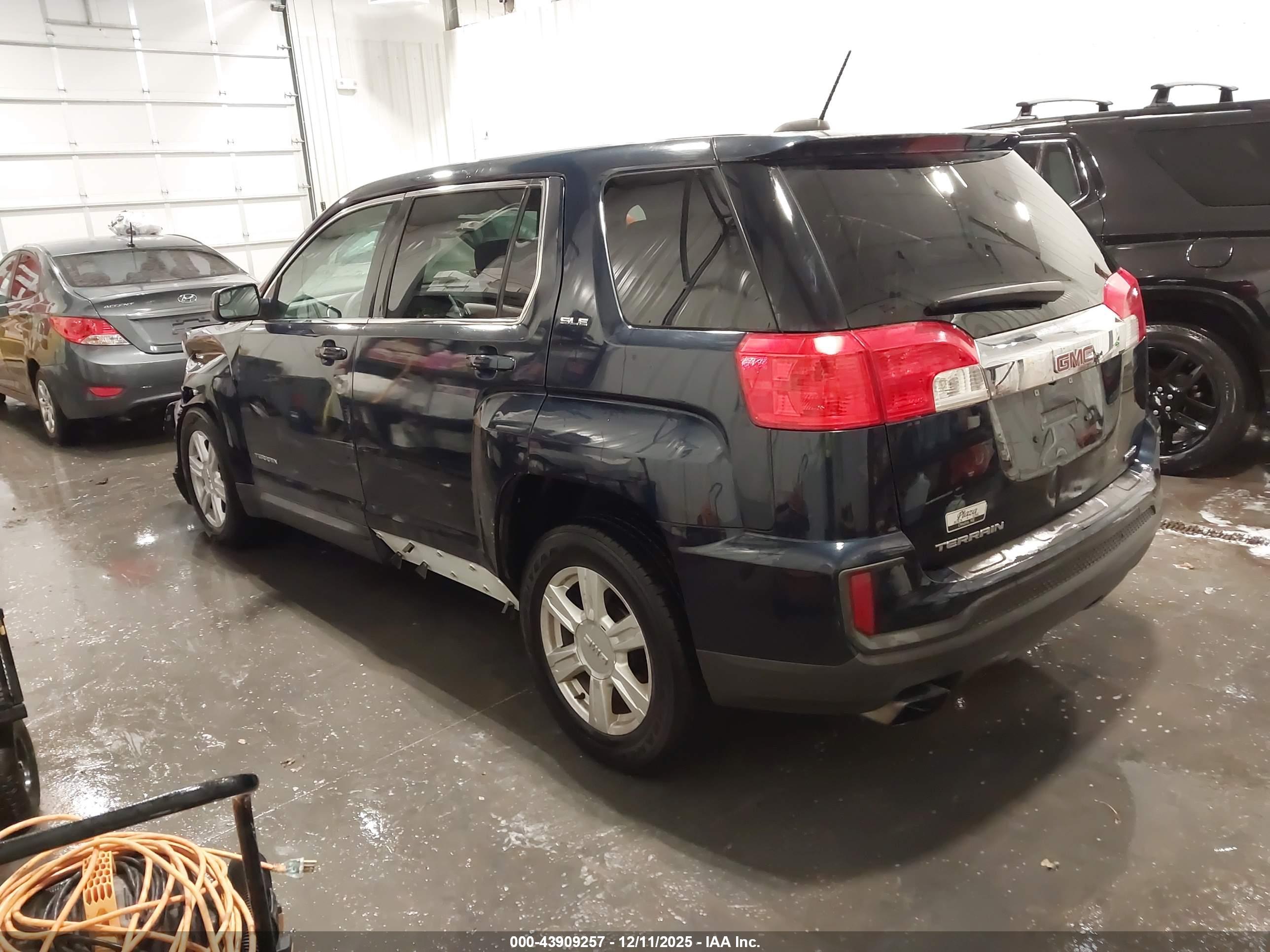 GMC TERRAIN image 3