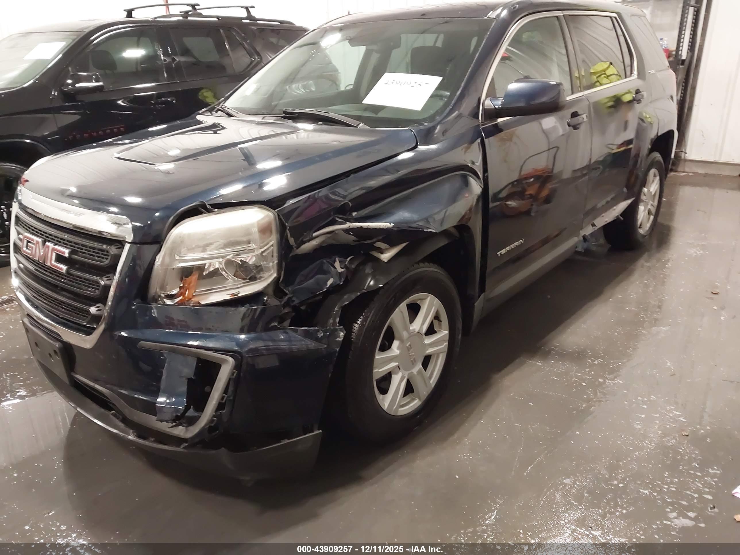GMC TERRAIN image 6