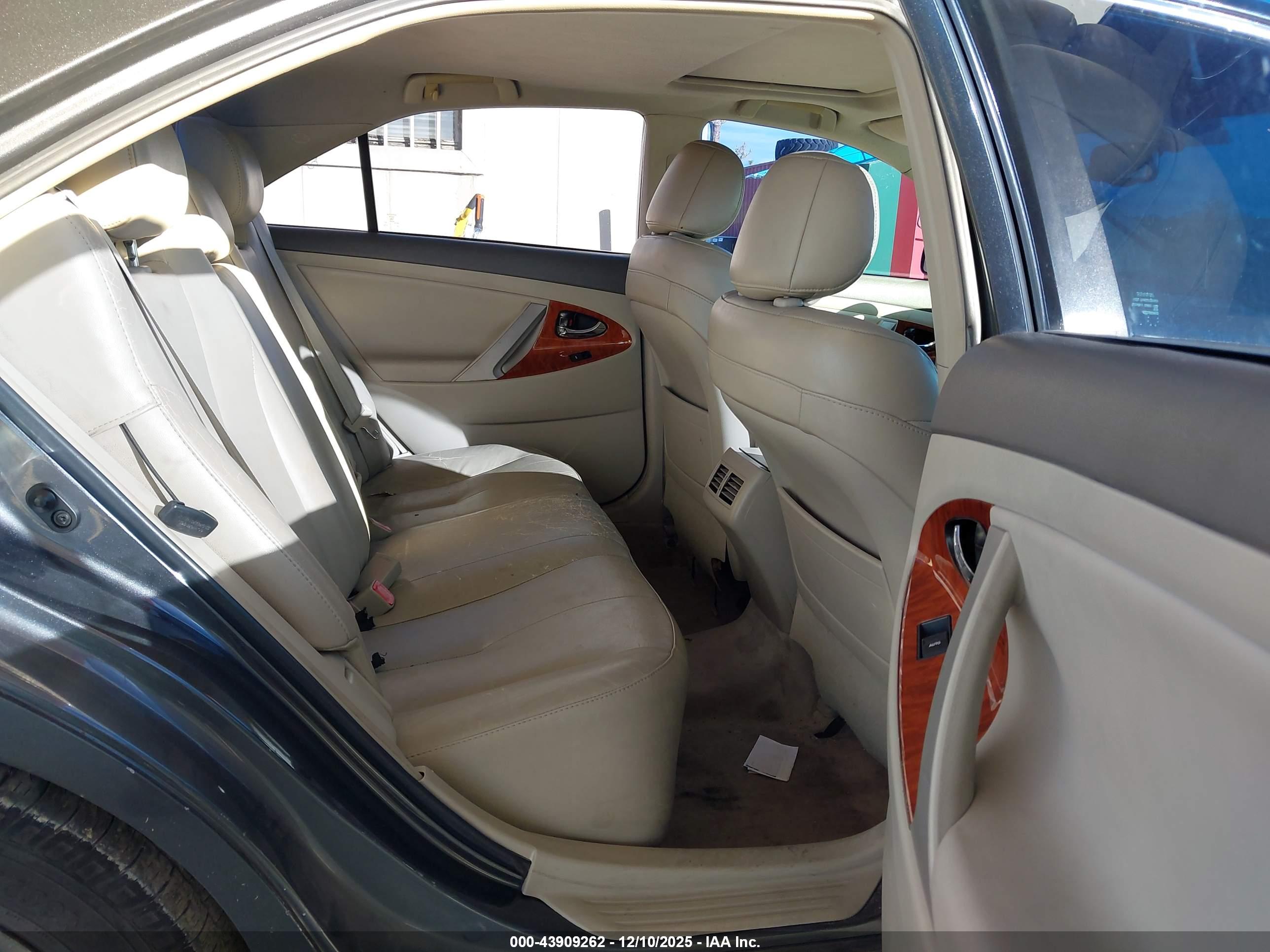 TOYOTA CAMRY image 8