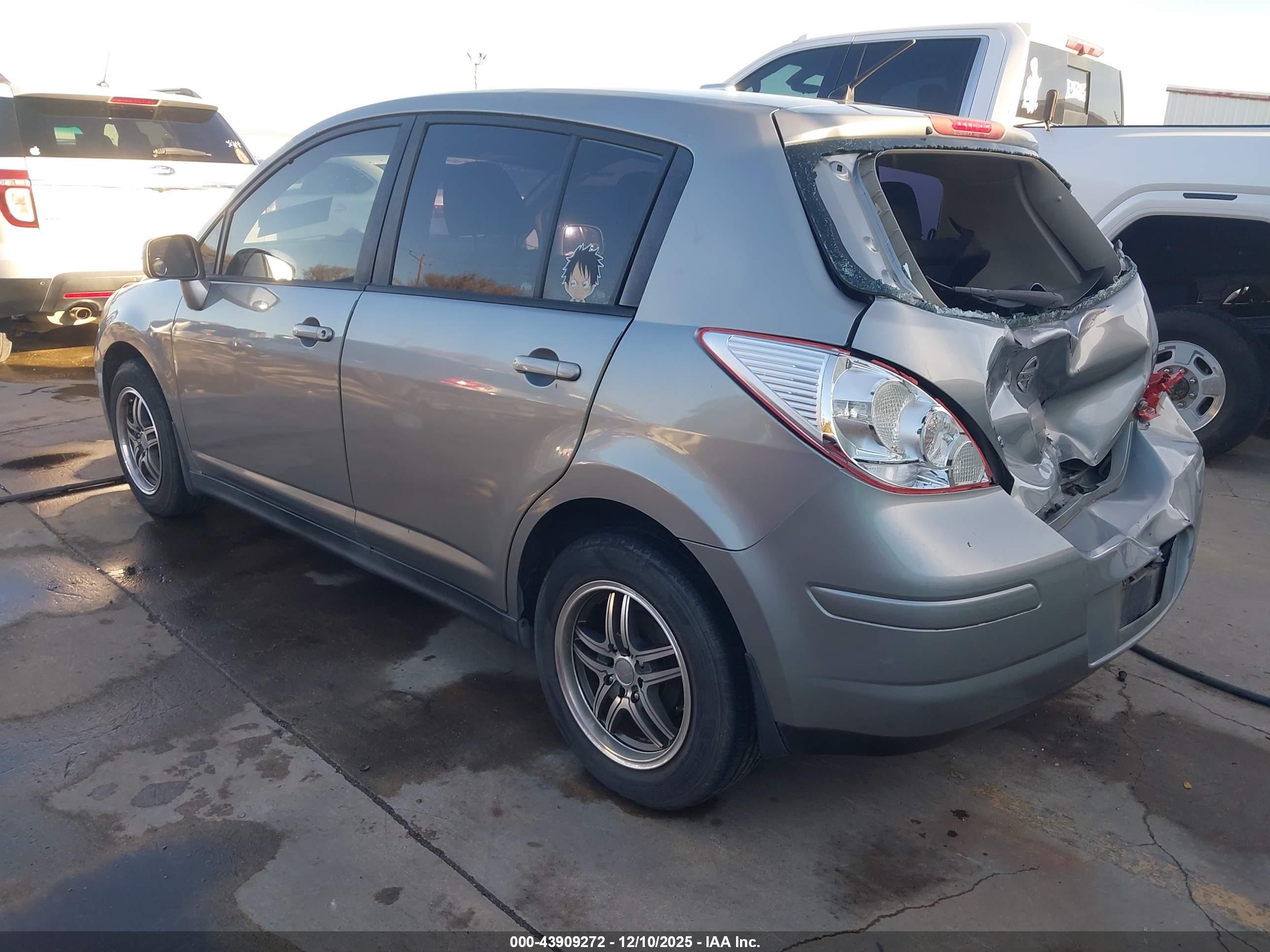 NISSAN VERSA image 3
