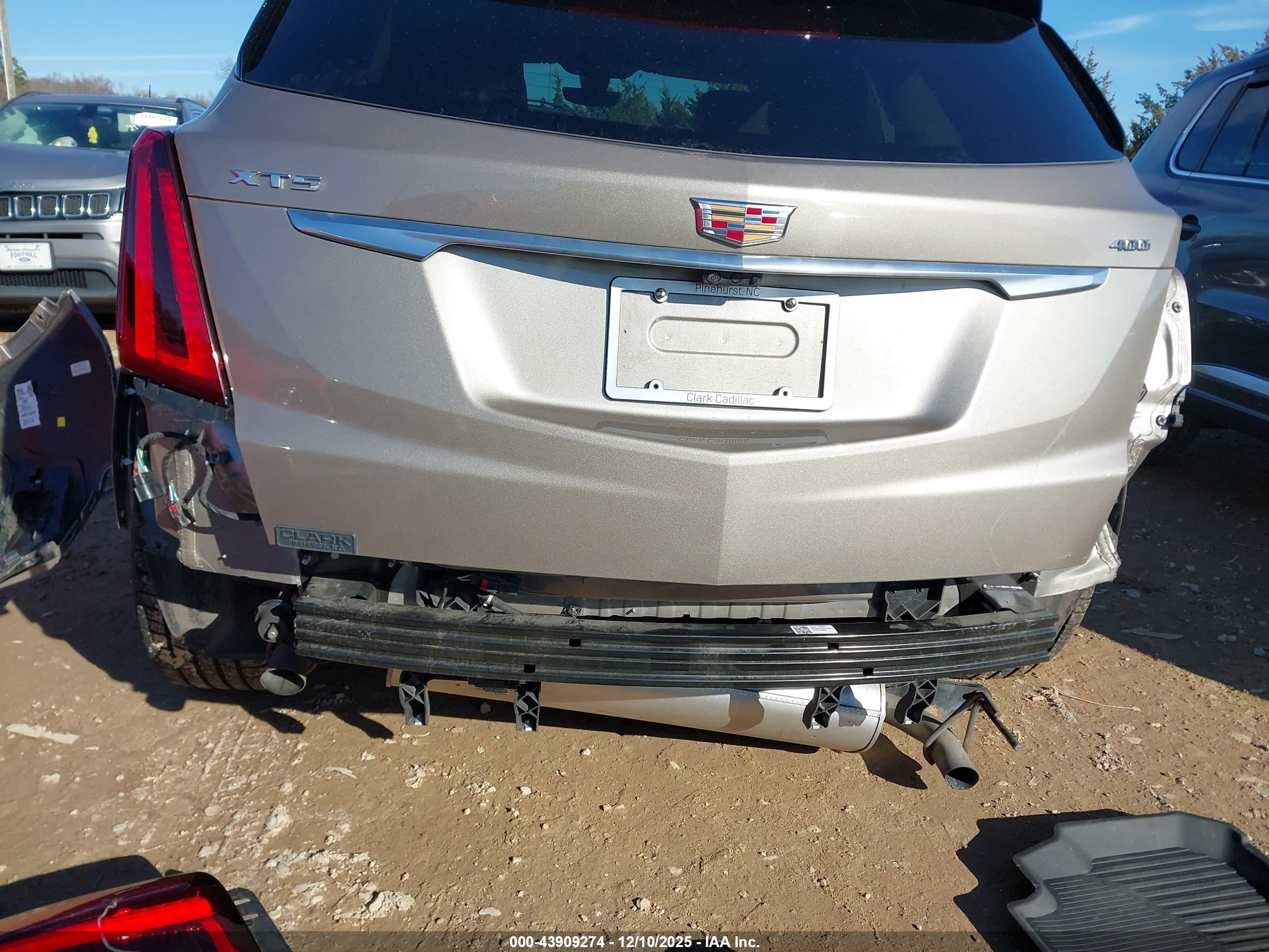 CADILLAC XT5 image 6
