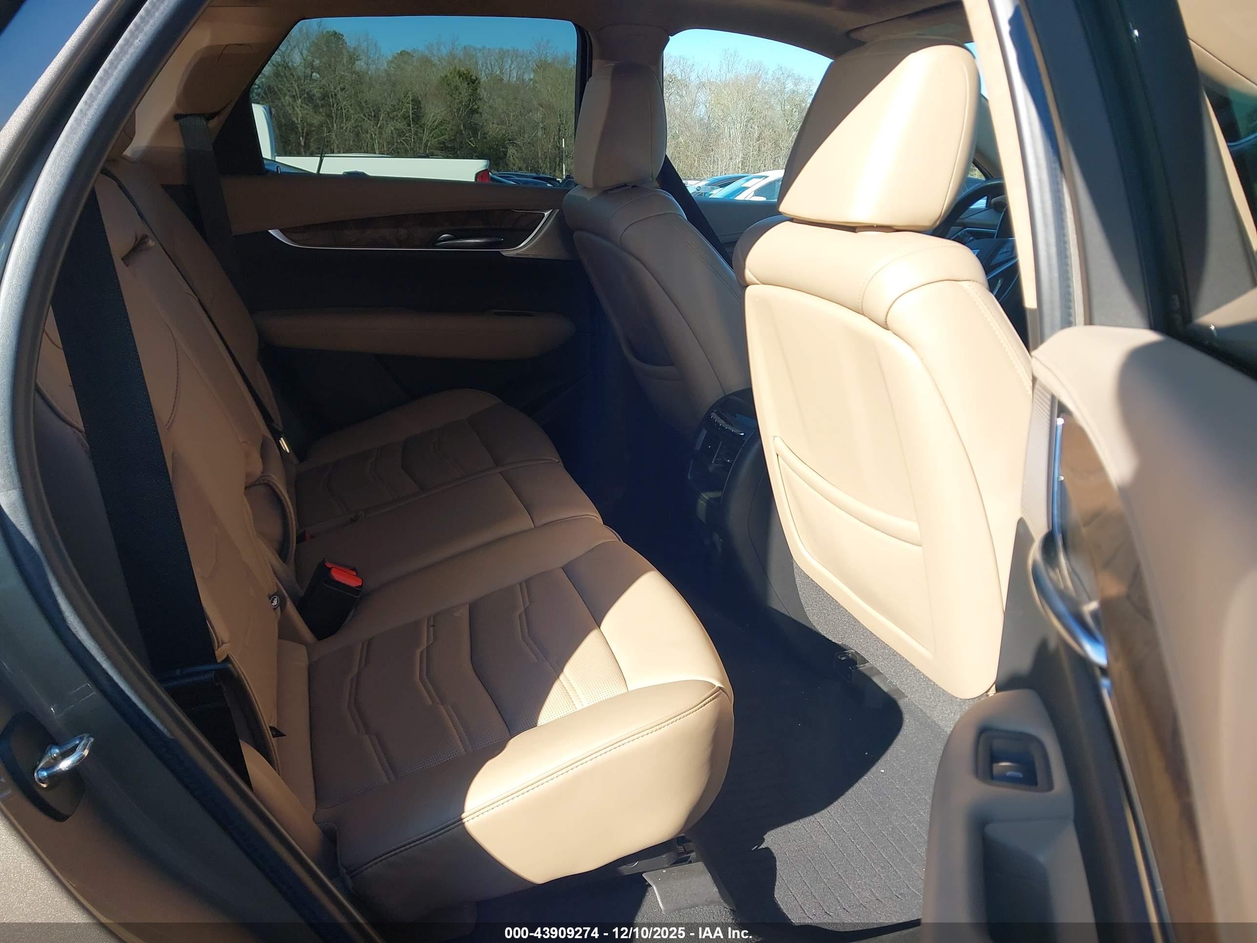 CADILLAC XT5 image 8