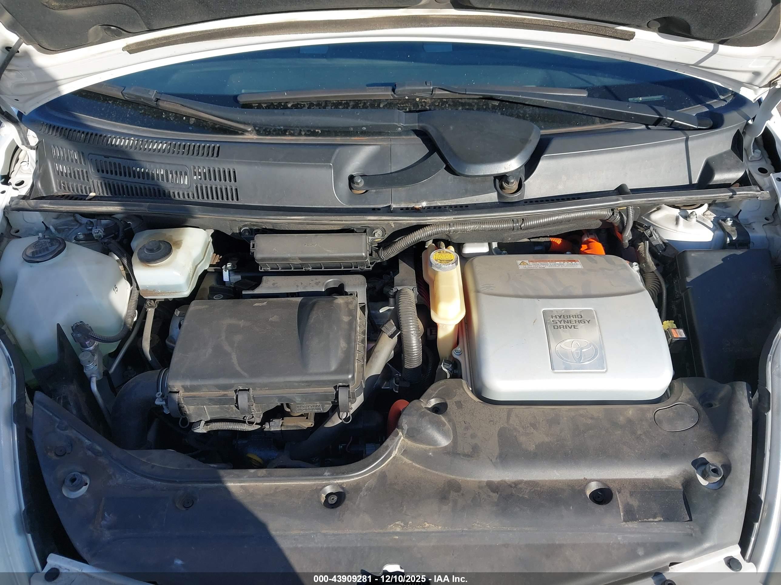 TOYOTA PRIUS image 10