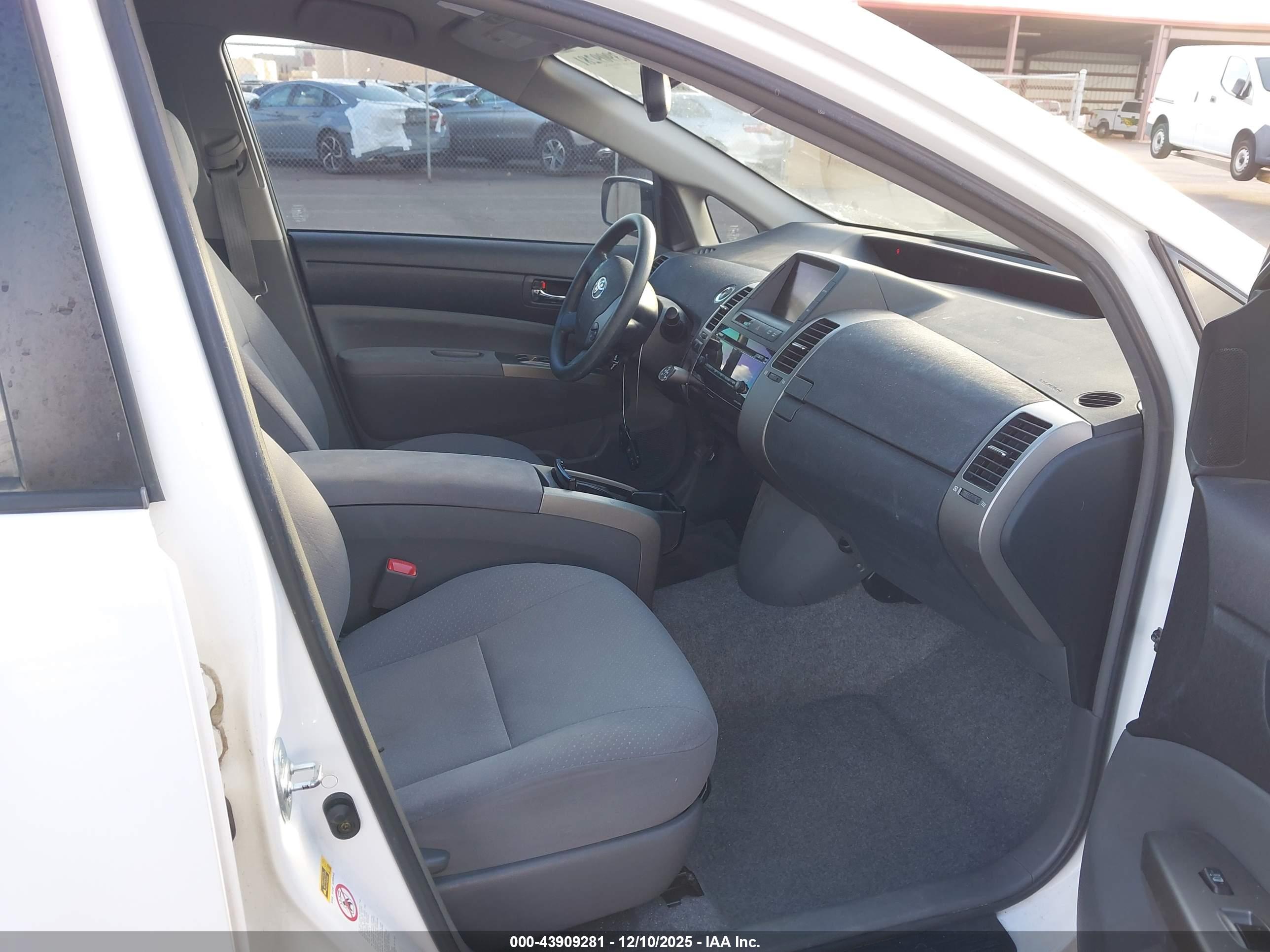 TOYOTA PRIUS image 5