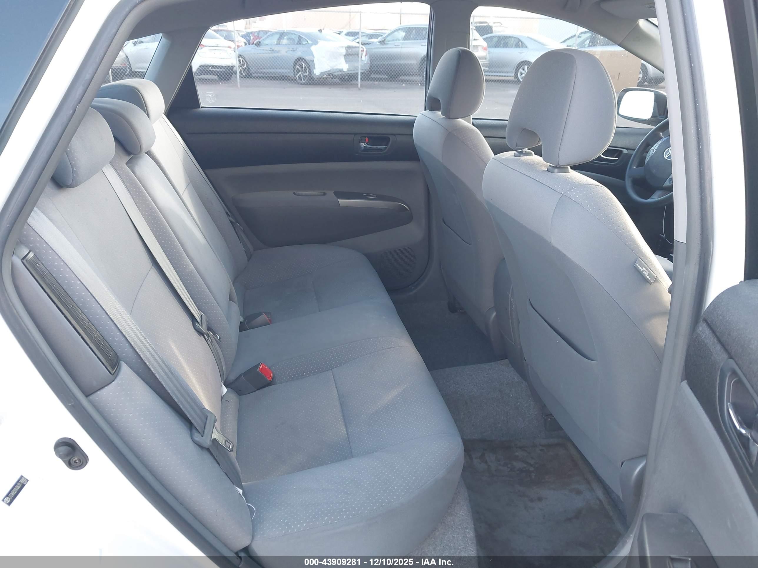 TOYOTA PRIUS image 8