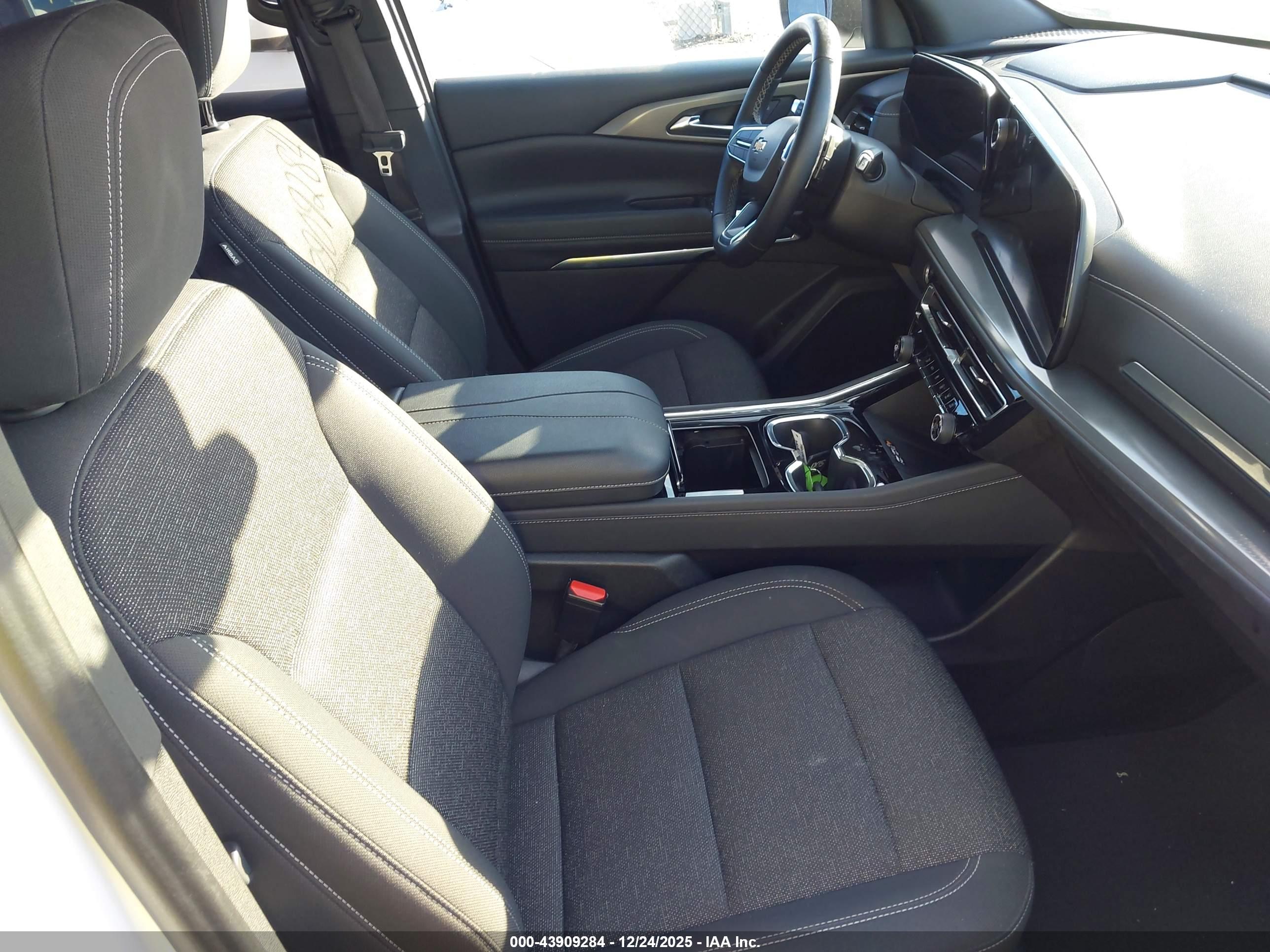 CHEVROLET TRAVERSE image 5