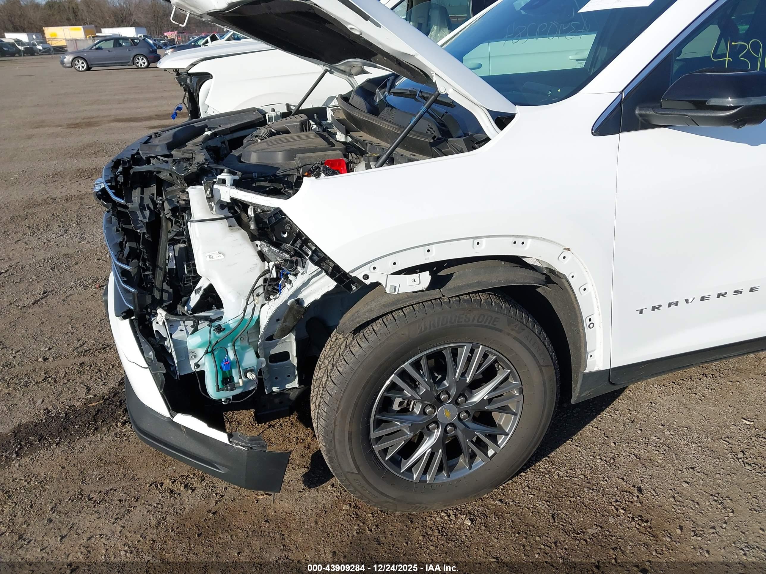 CHEVROLET TRAVERSE image 6