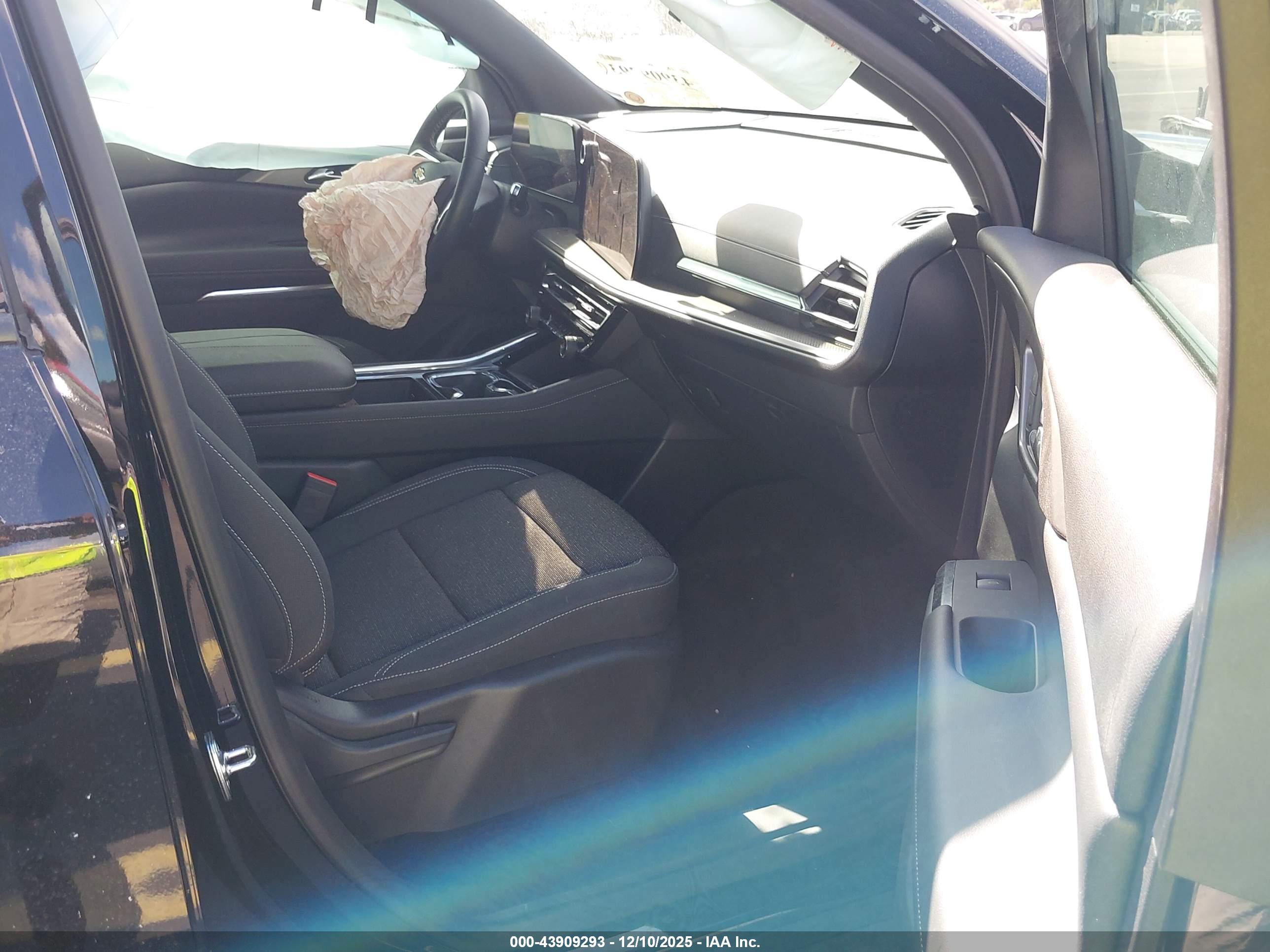 CHEVROLET TRAVERSE image 5