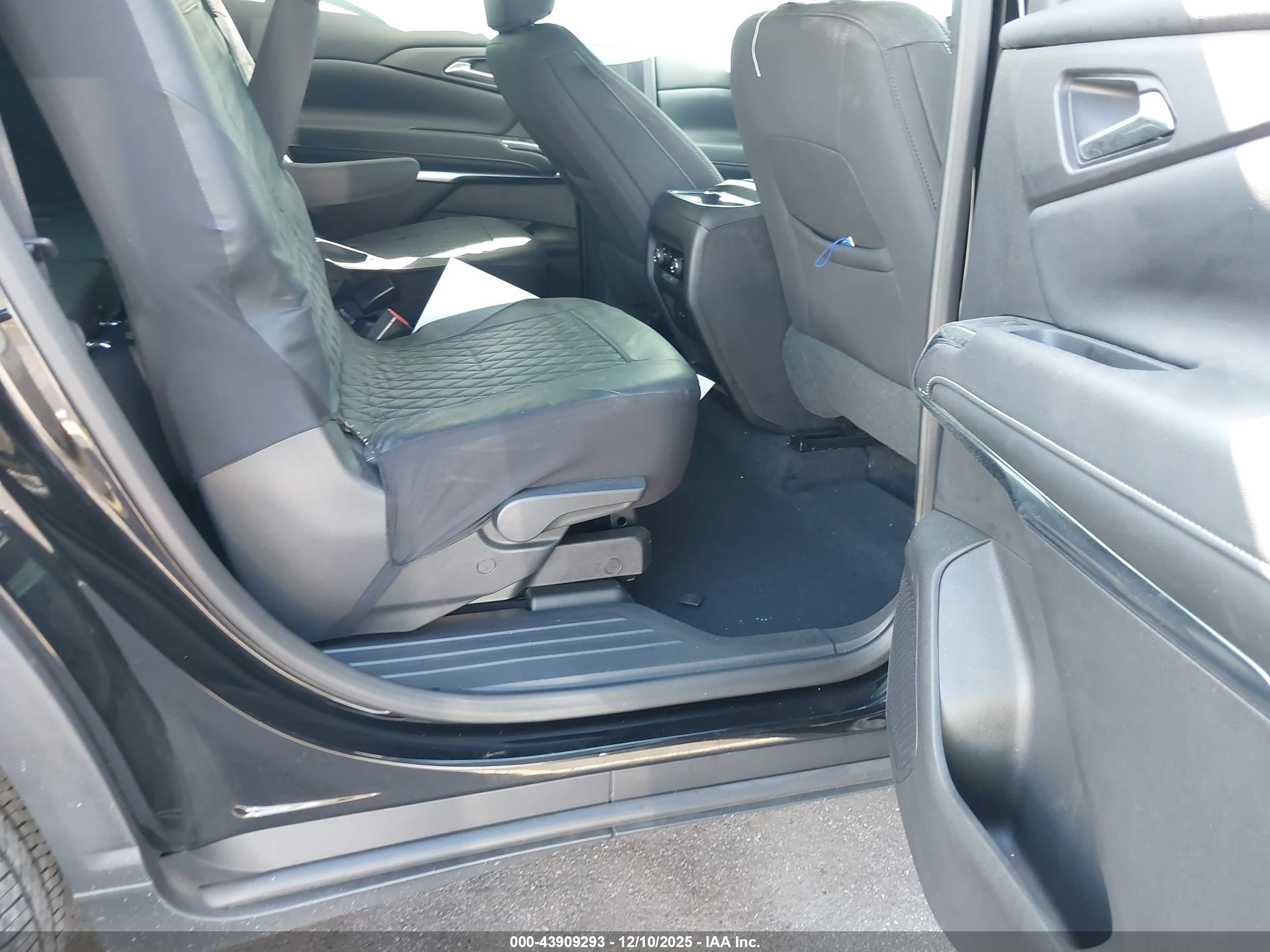 CHEVROLET TRAVERSE image 8