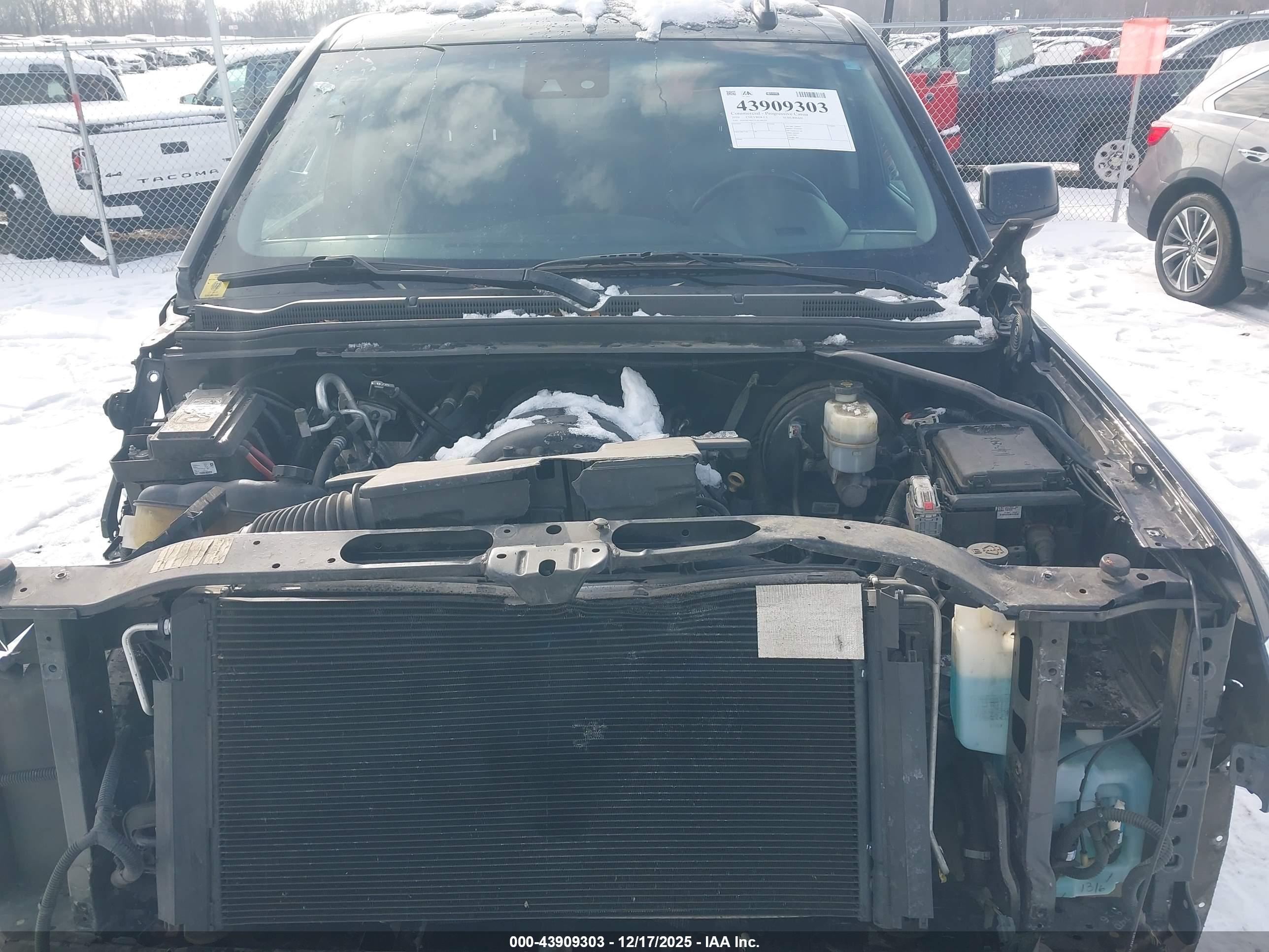 CHEVROLET SUBURBAN image 10