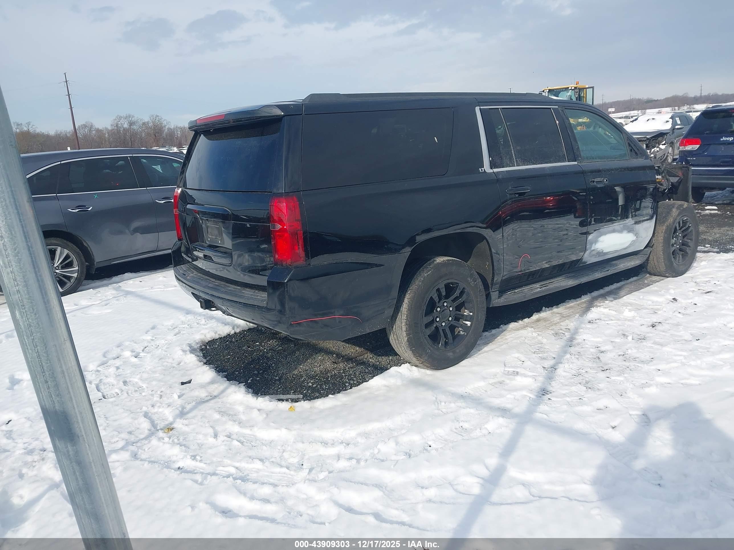 CHEVROLET SUBURBAN image 4
