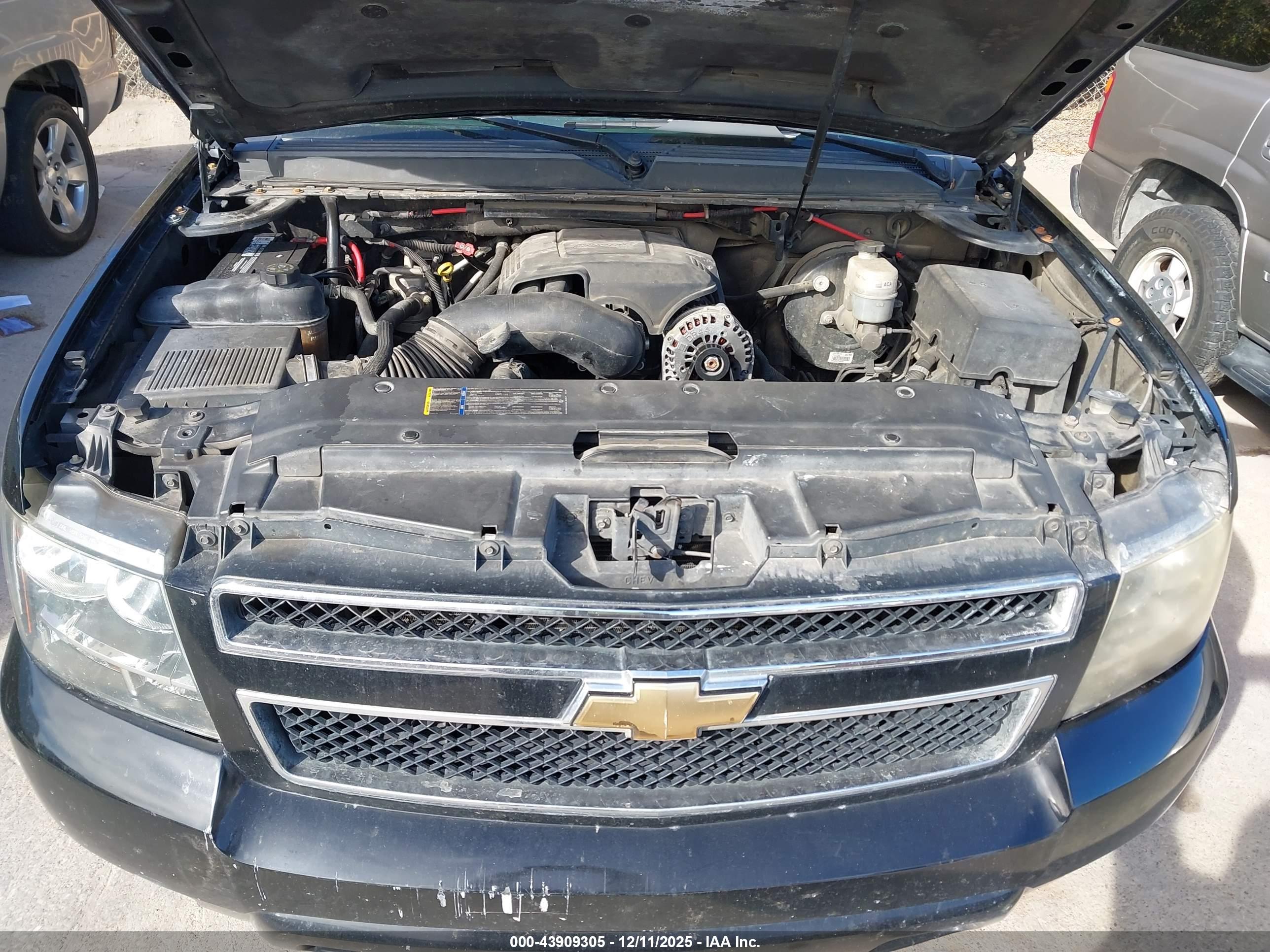 CHEVROLET SUBURBAN image 10