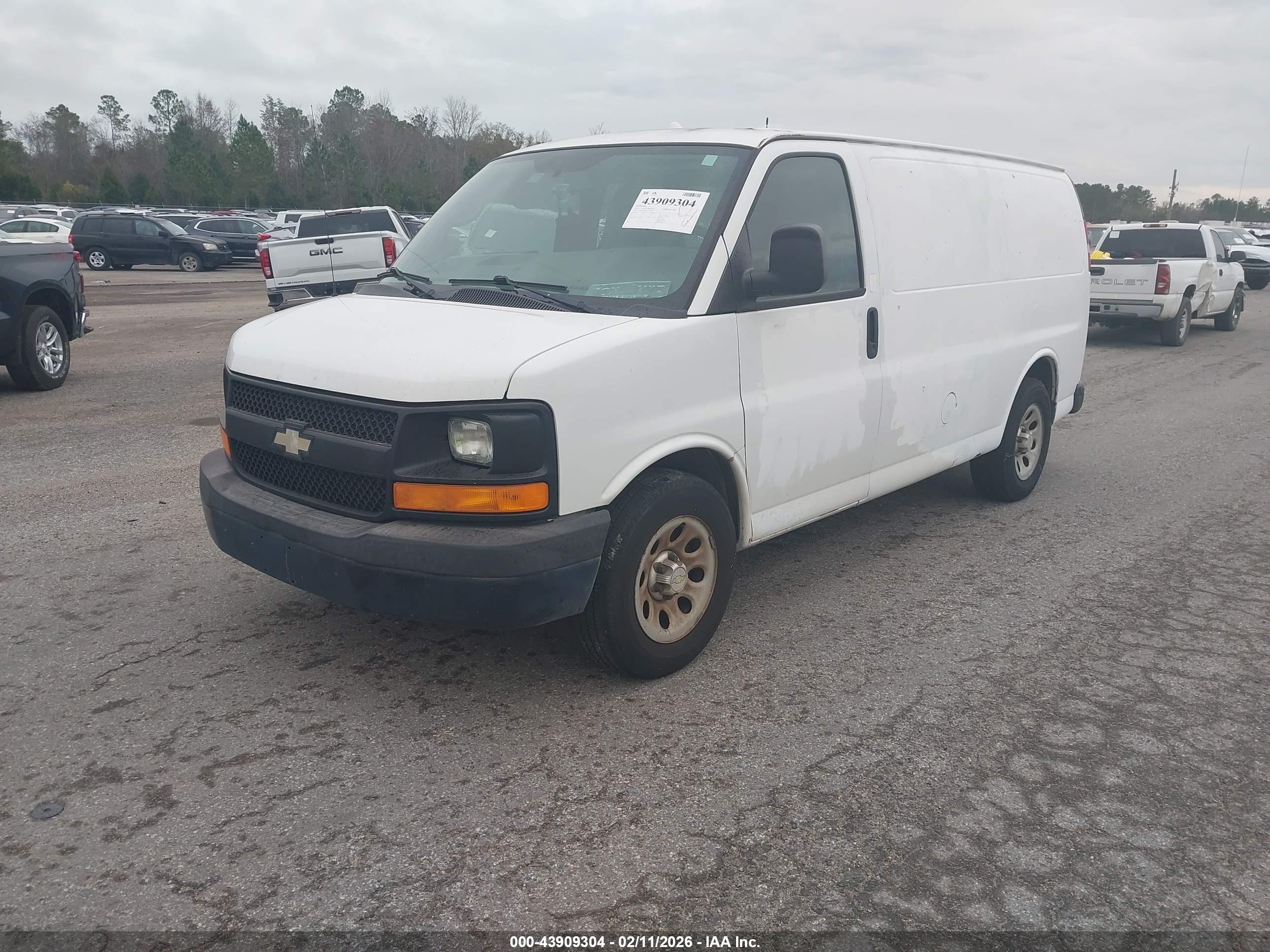 CHEVROLET EXPRESS image 2