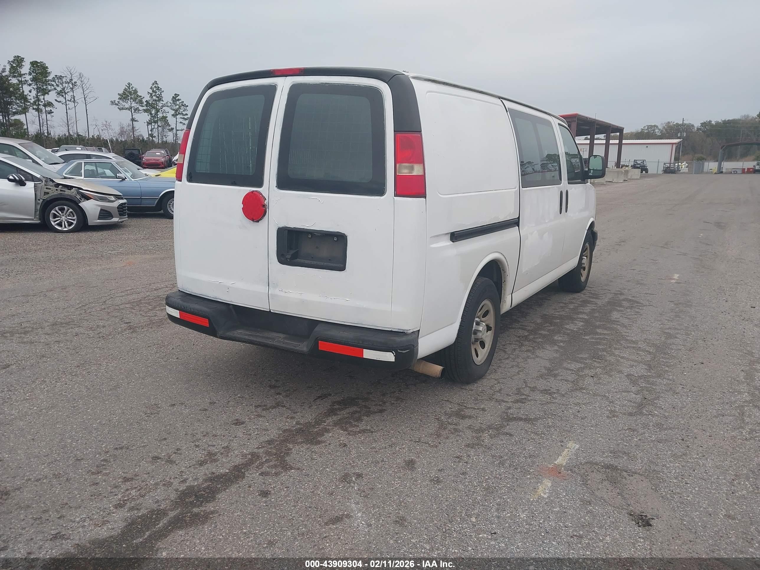 CHEVROLET EXPRESS image 4