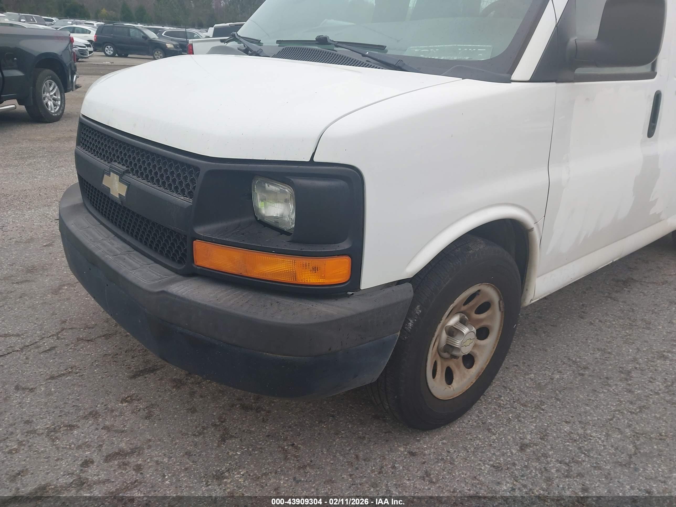CHEVROLET EXPRESS image 6
