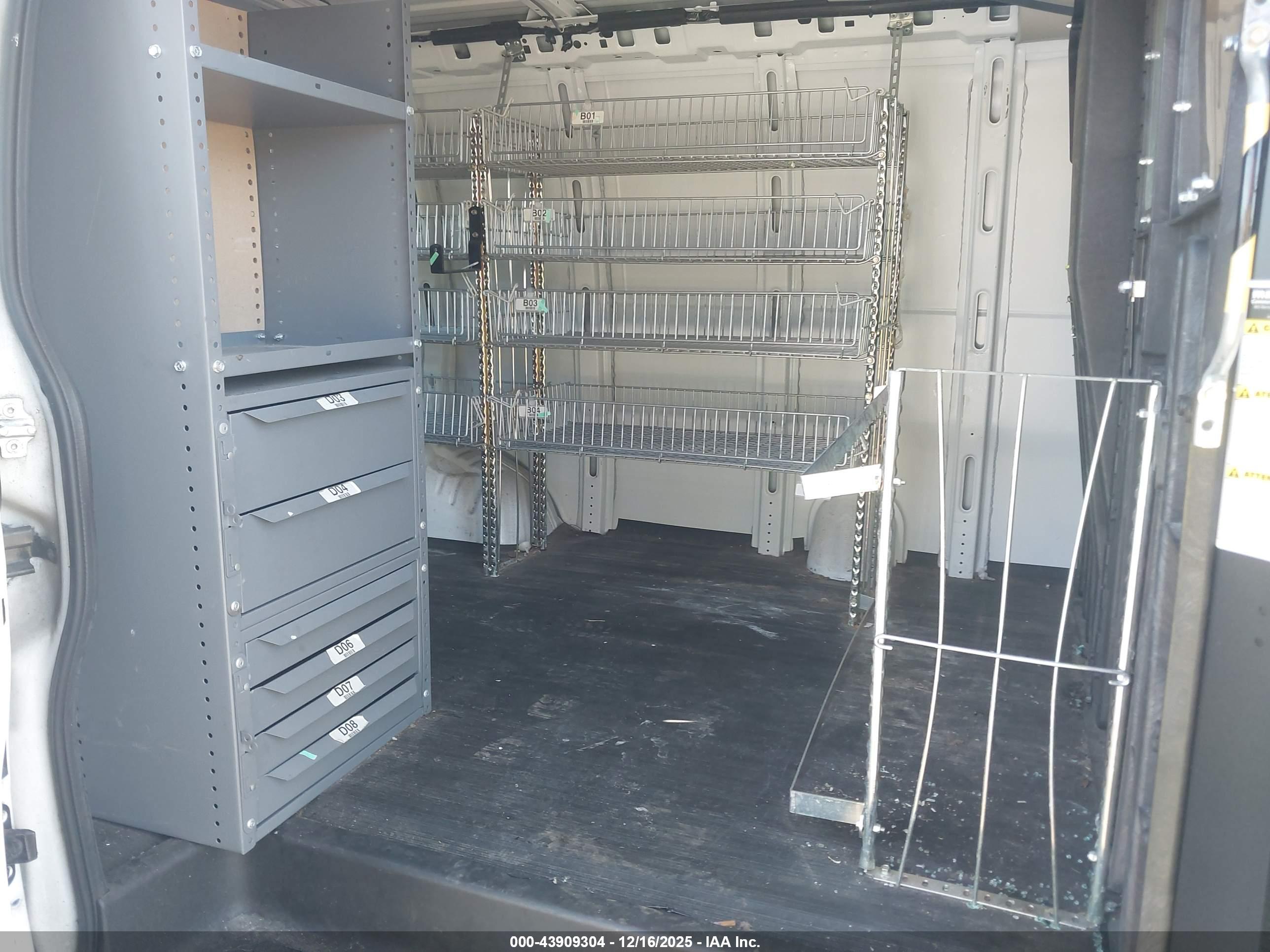 CHEVROLET EXPRESS image 8