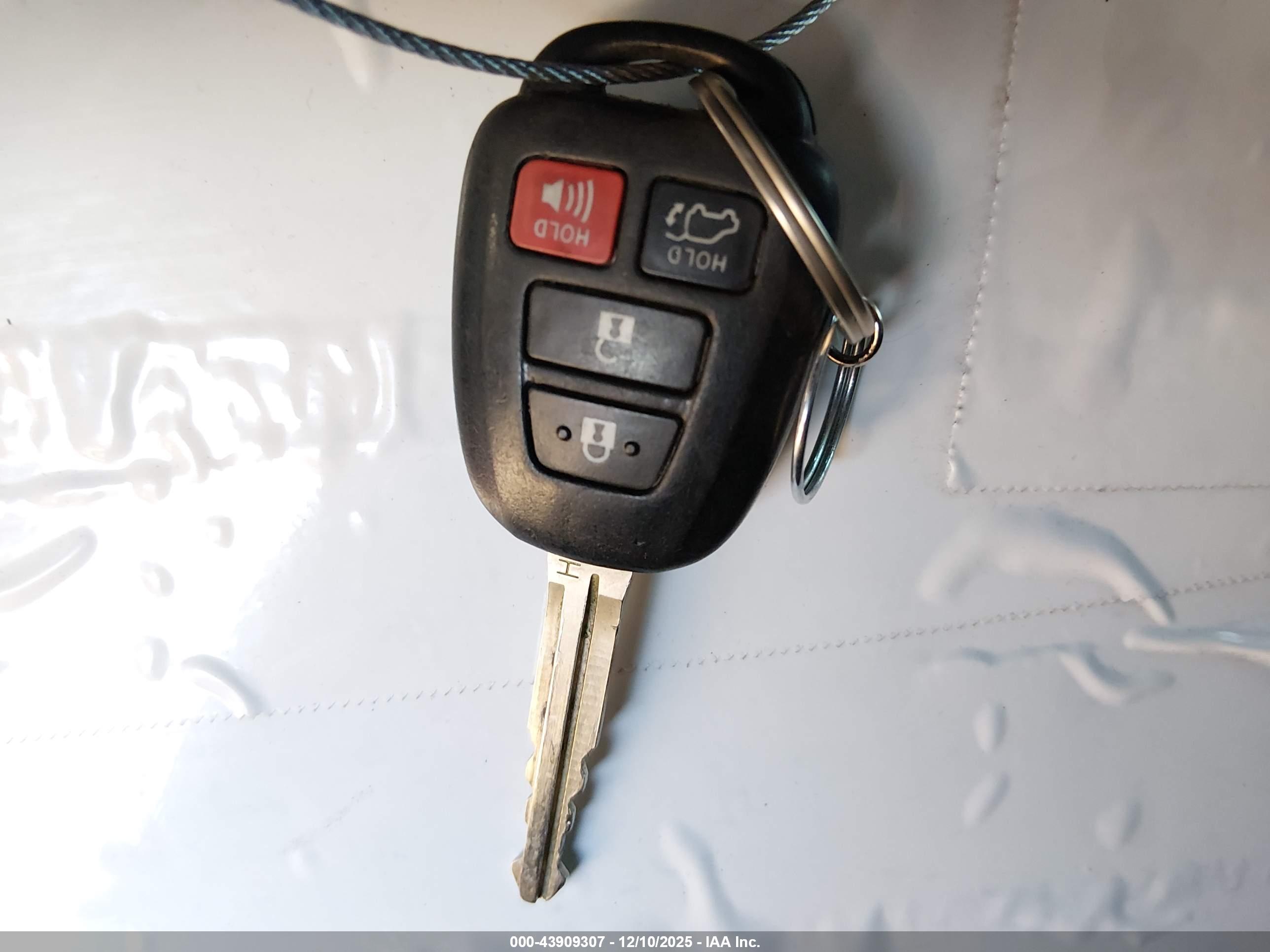 TOYOTA RAV4 image 11