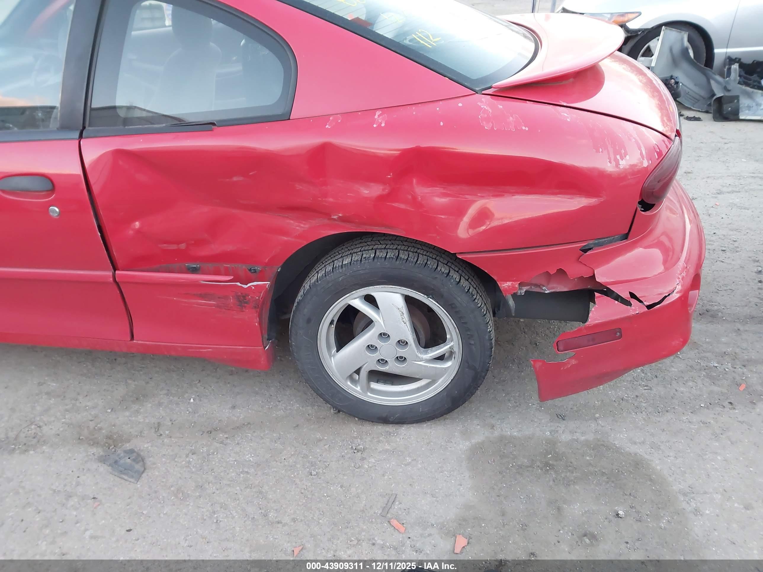 PONTIAC SUNFIRE image 6