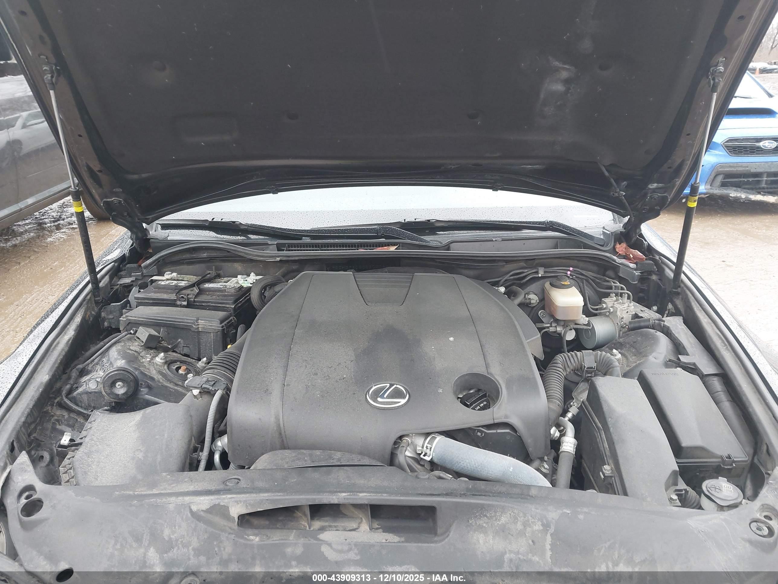 LEXUS IS image 10
