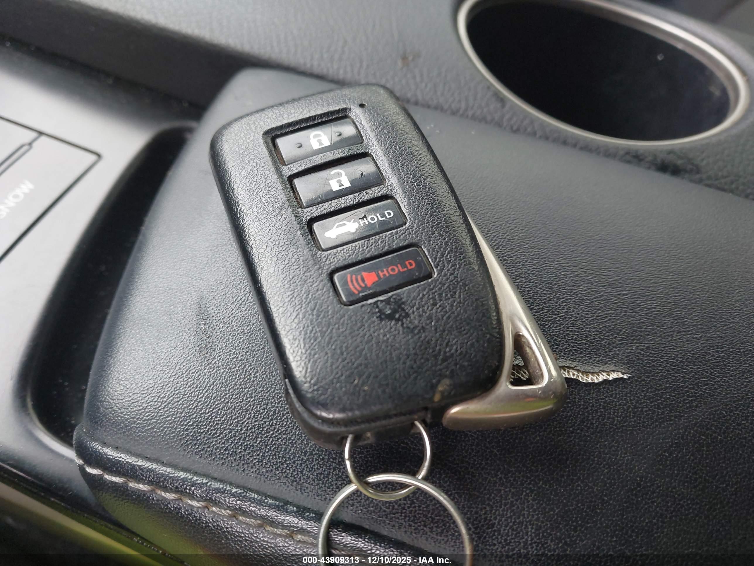 LEXUS IS image 11