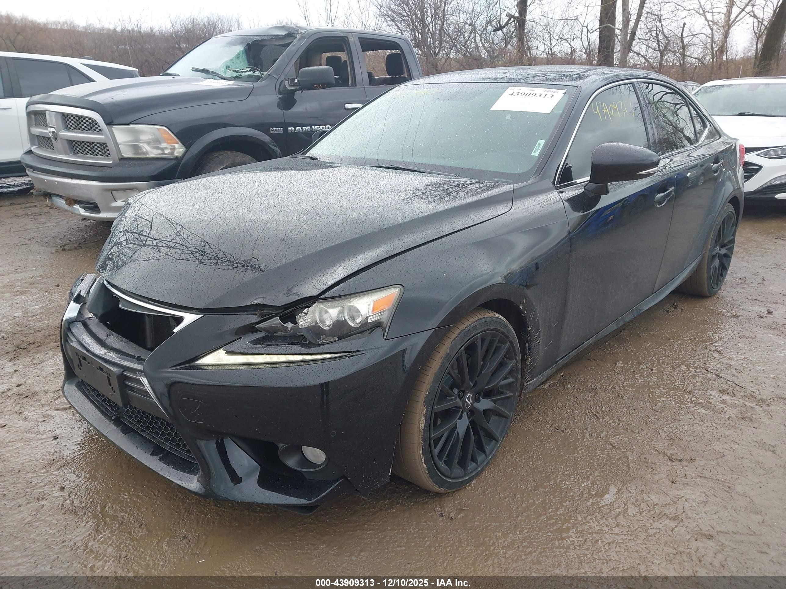 LEXUS IS image 2