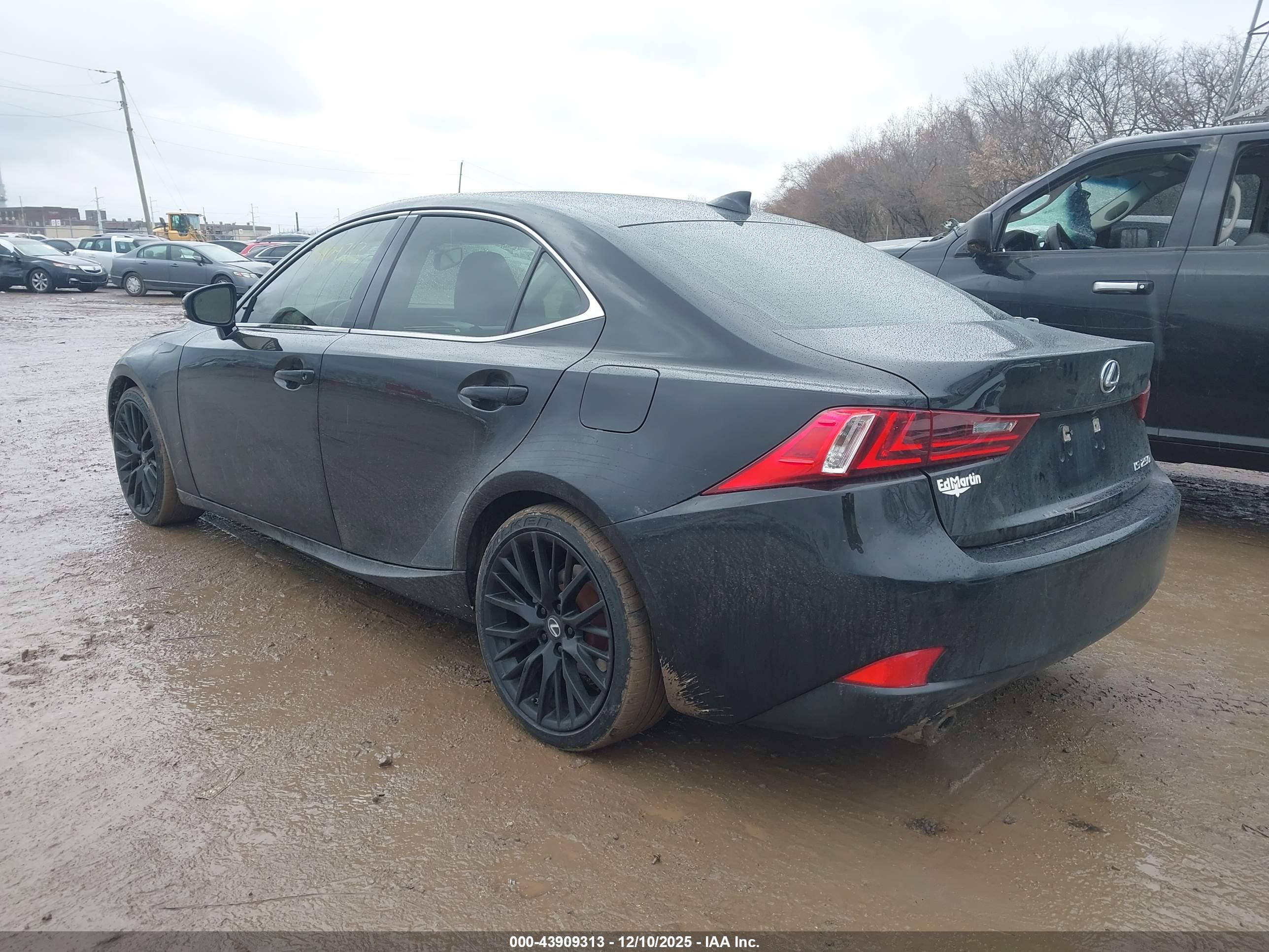LEXUS IS image 3