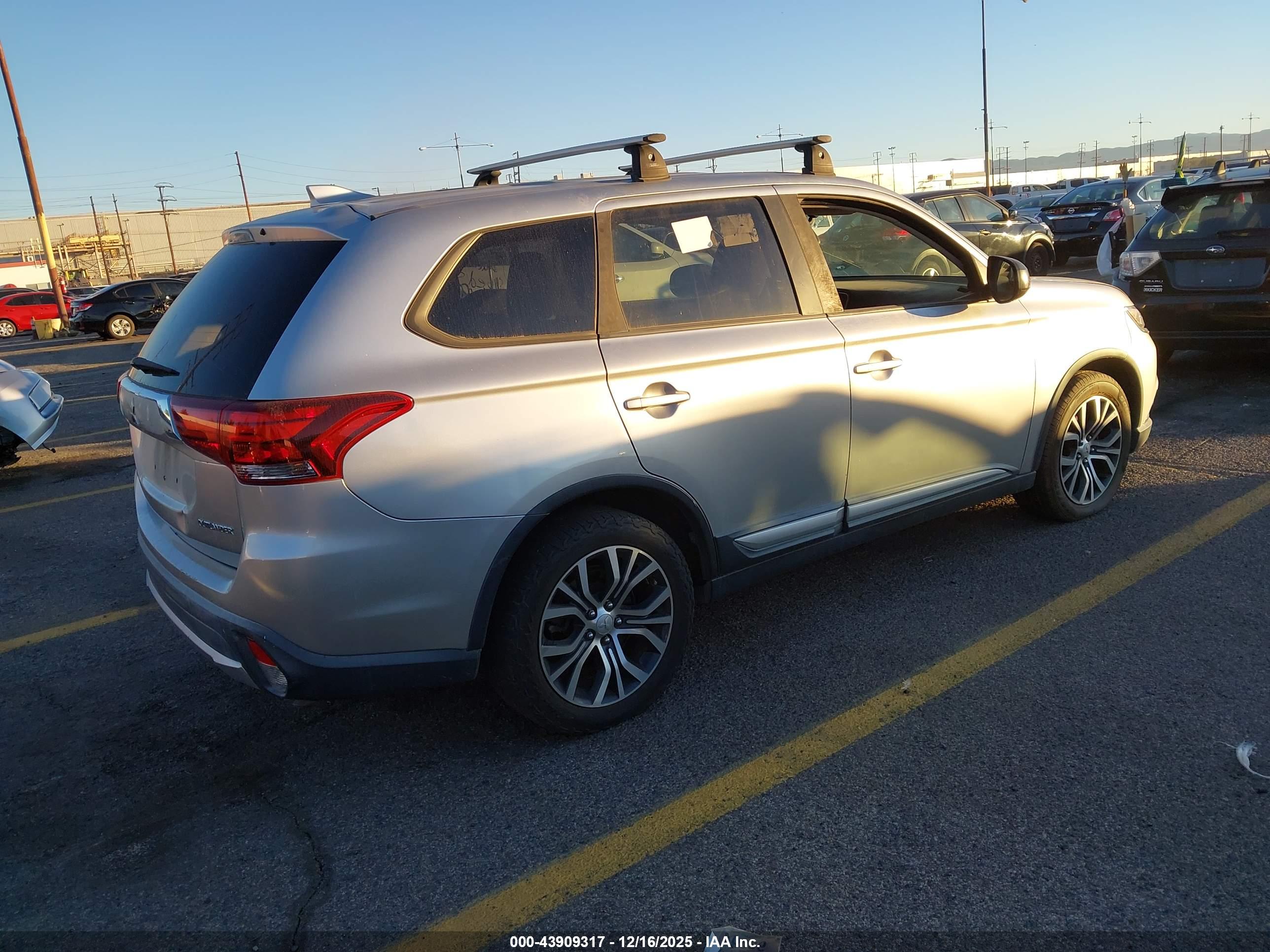 MITSUBISHI OUTLANDER image 4