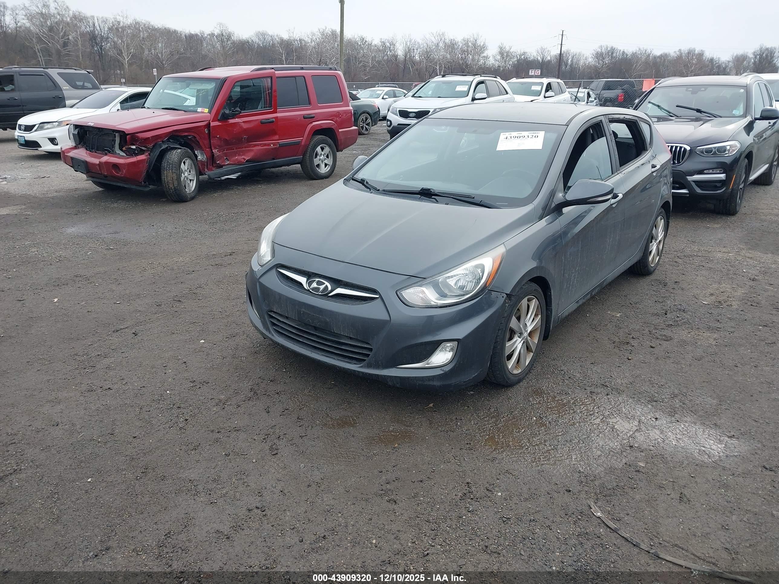 HYUNDAI ACCENT image 2
