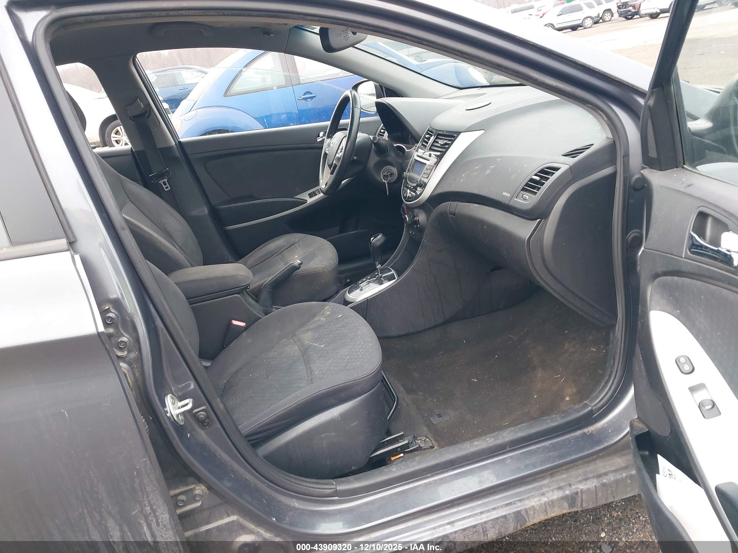 HYUNDAI ACCENT image 5