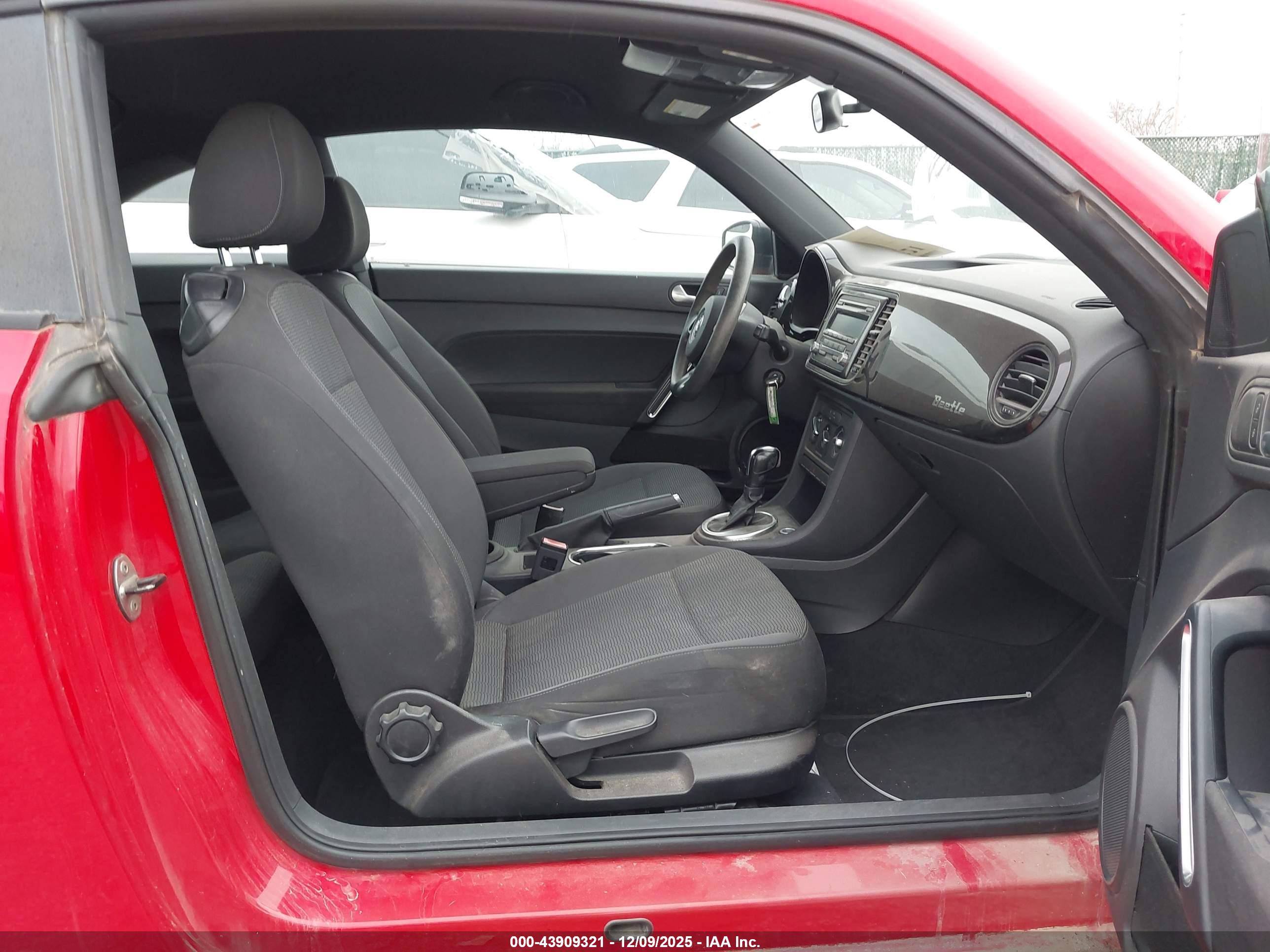 VOLKSWAGEN BEETLE image 5