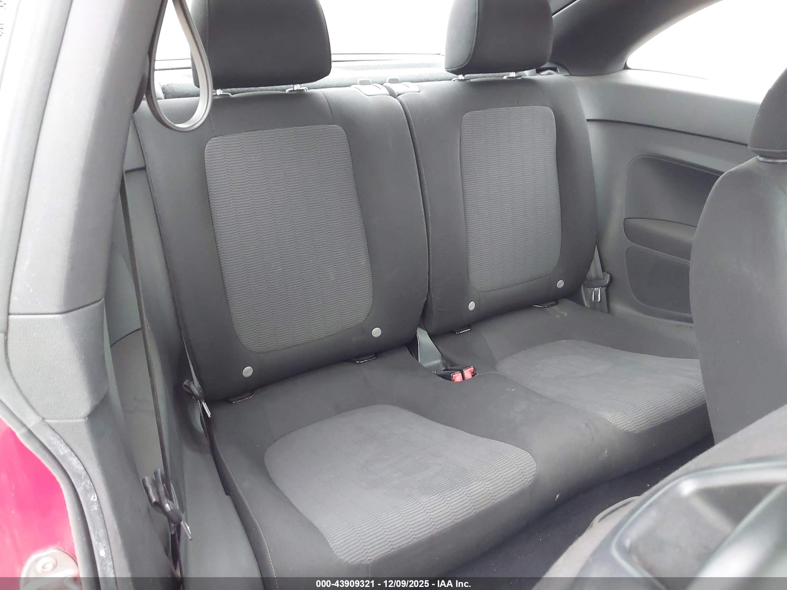 VOLKSWAGEN BEETLE image 8