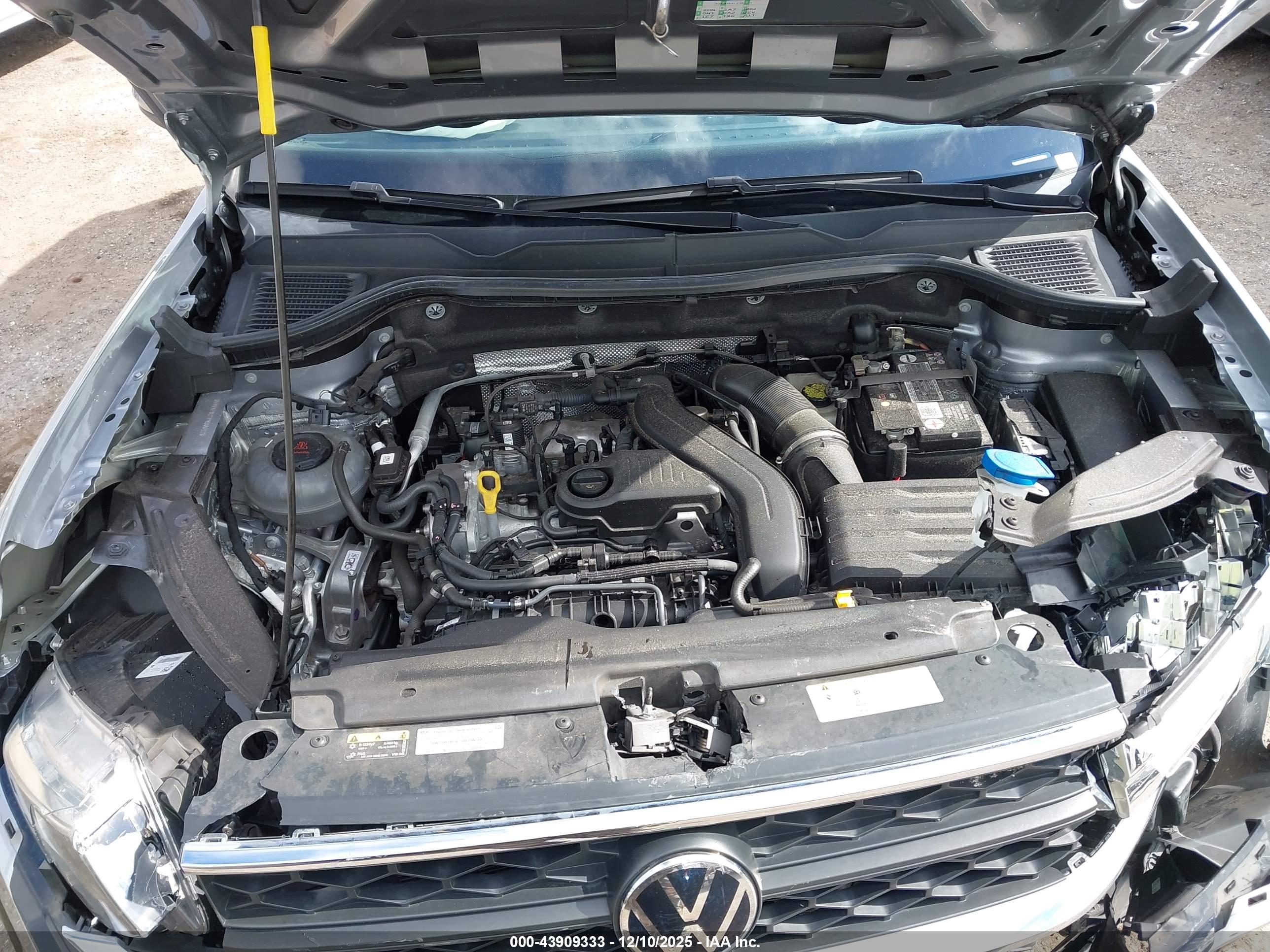 VOLKSWAGEN TAOS image 10