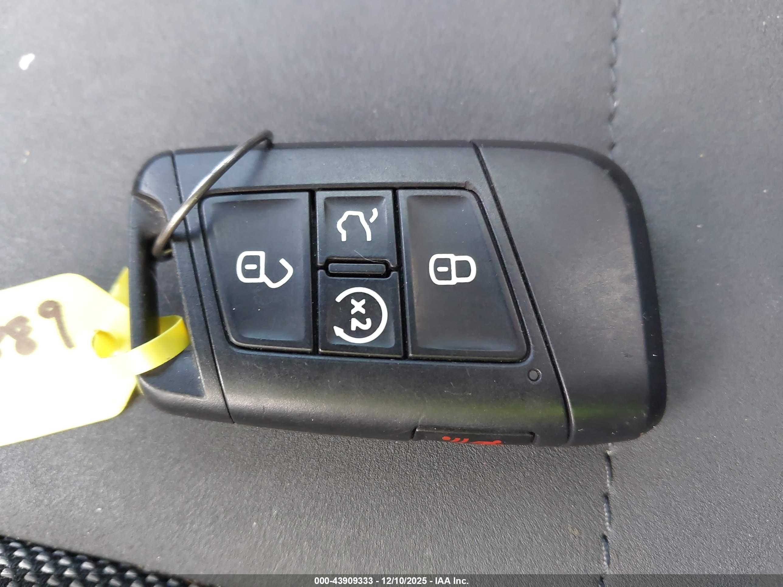VOLKSWAGEN TAOS image 11