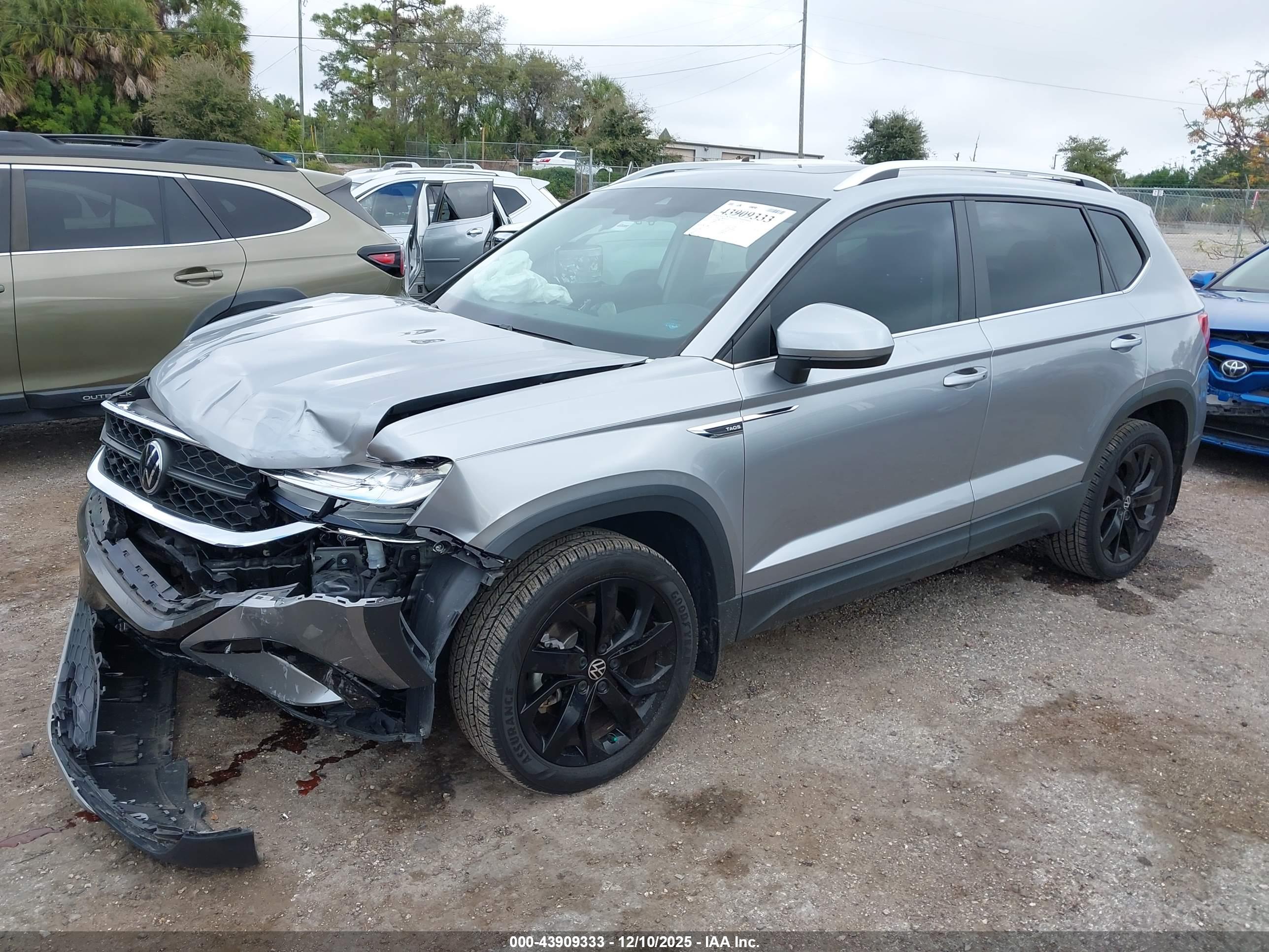VOLKSWAGEN TAOS image 2