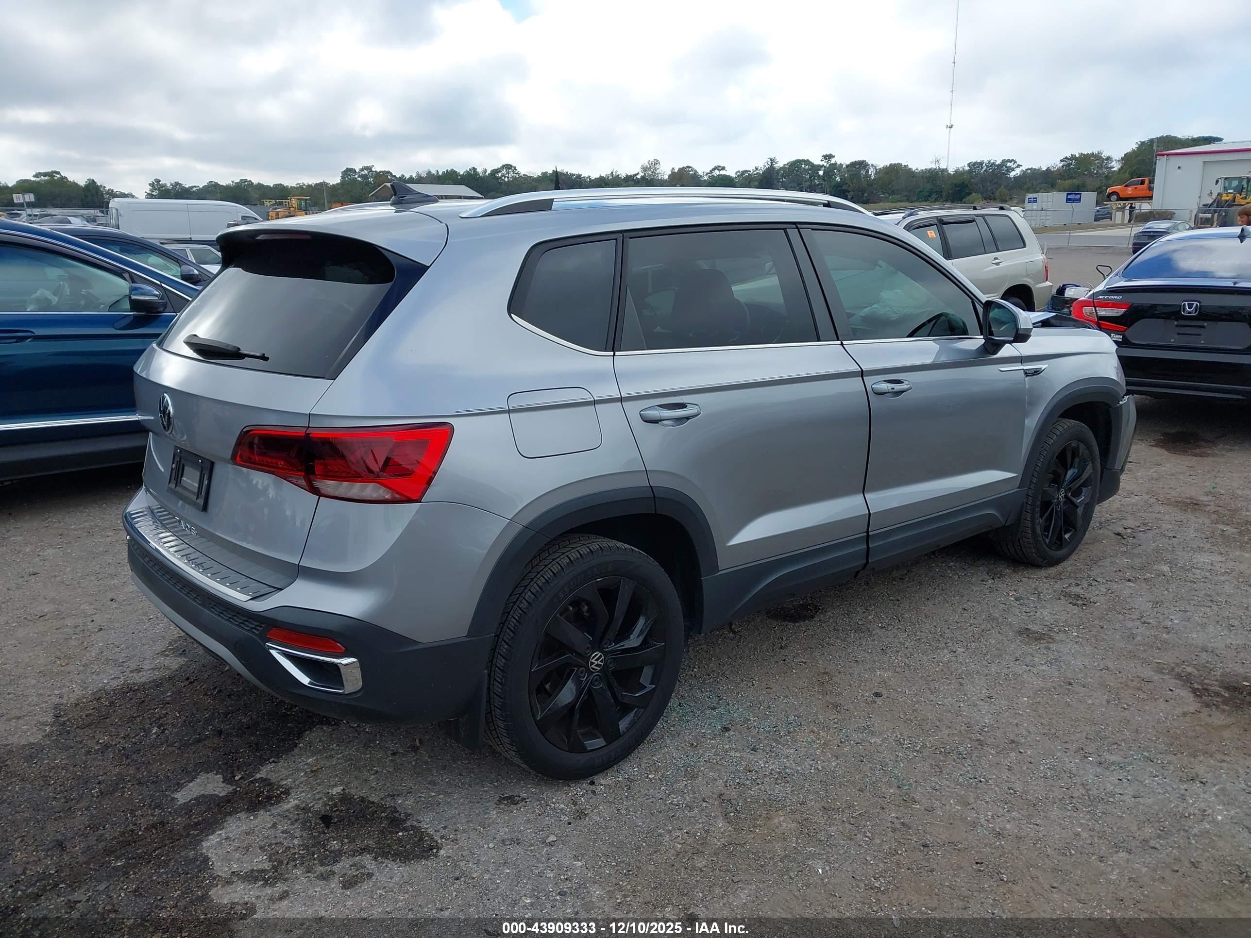 VOLKSWAGEN TAOS image 4
