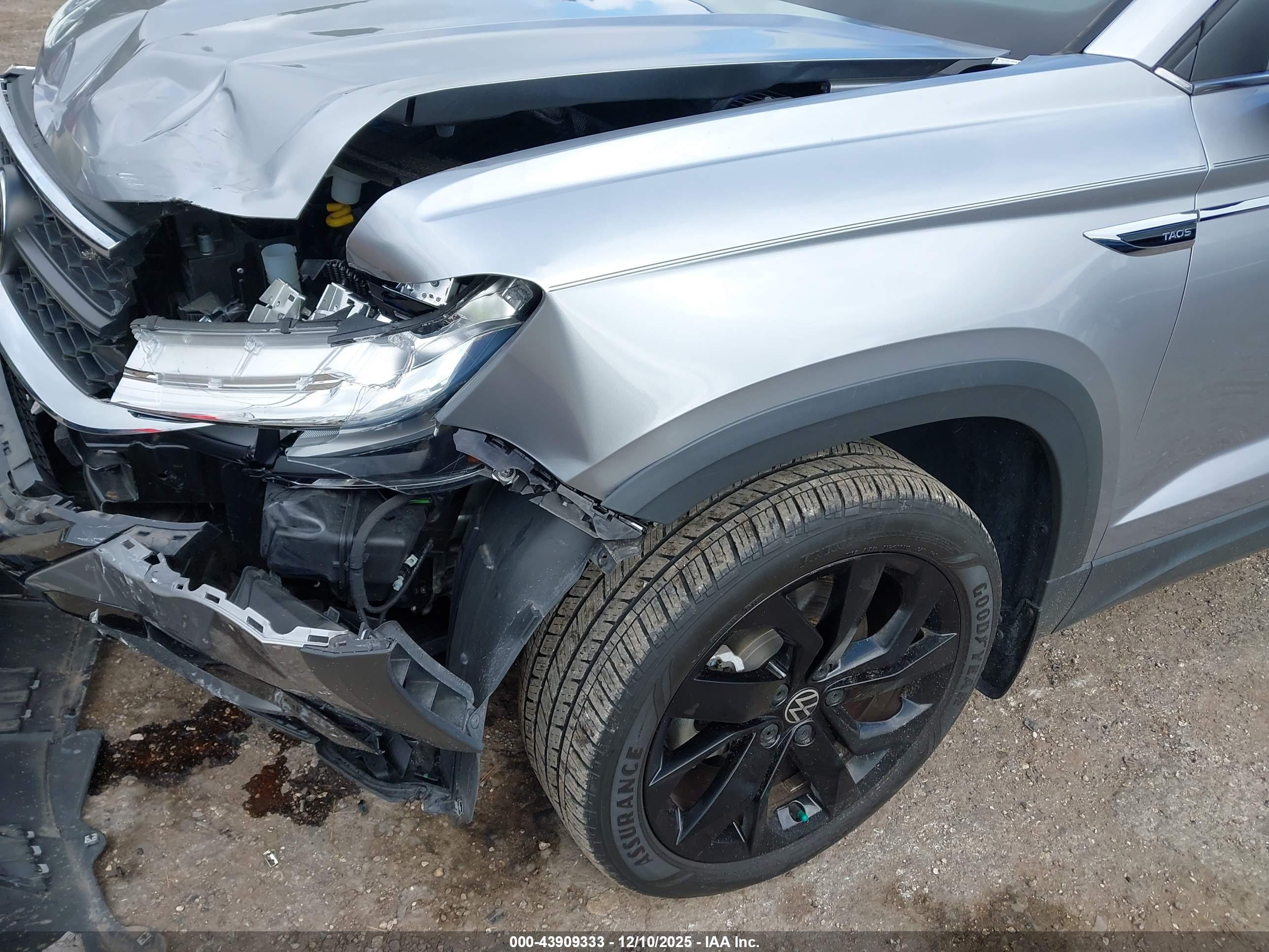 VOLKSWAGEN TAOS image 6
